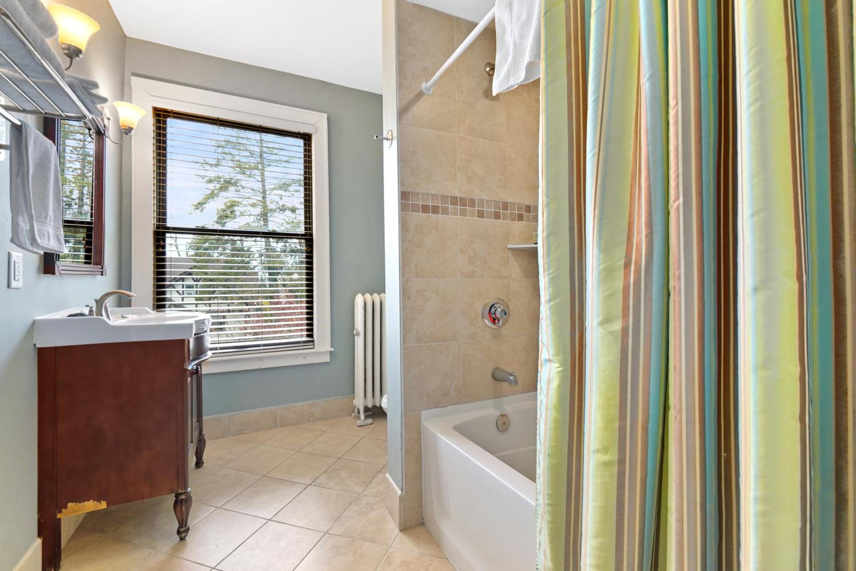 Business Queen Room - Photo 3