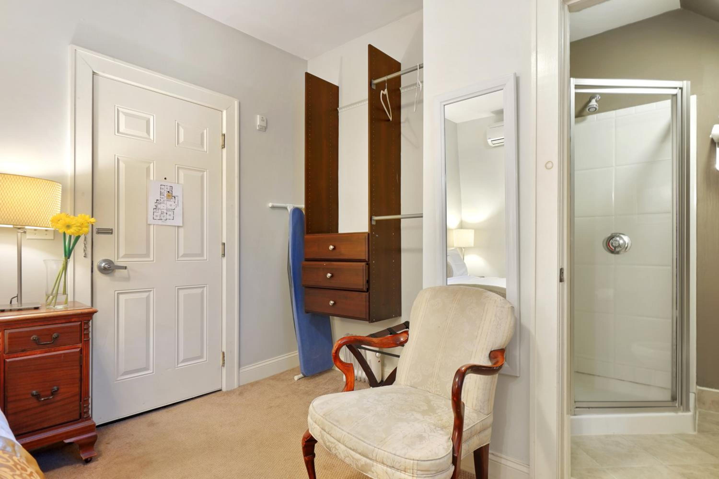 Queen Room - Photo 4