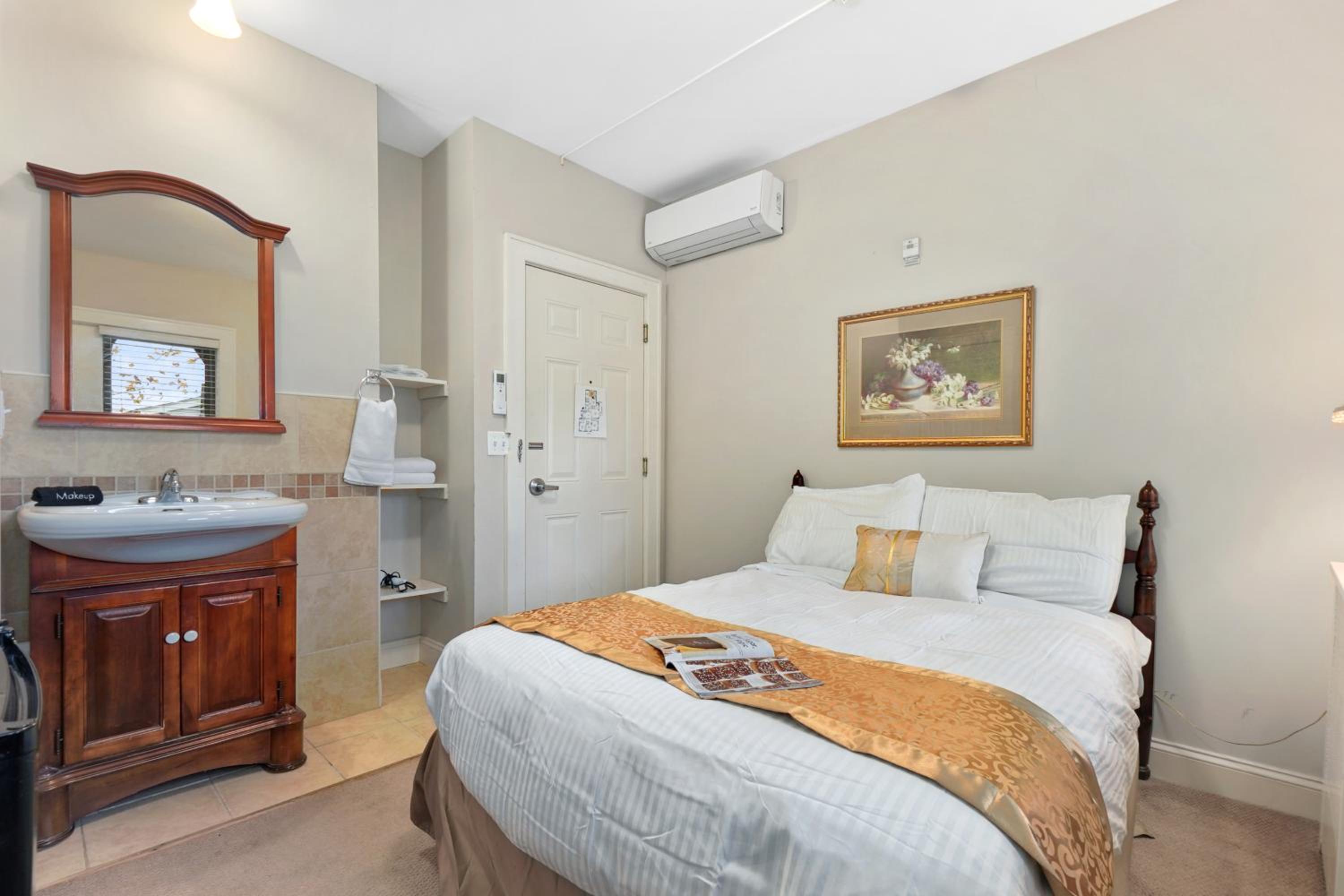 Deluxe Double Room with Bath photo 1