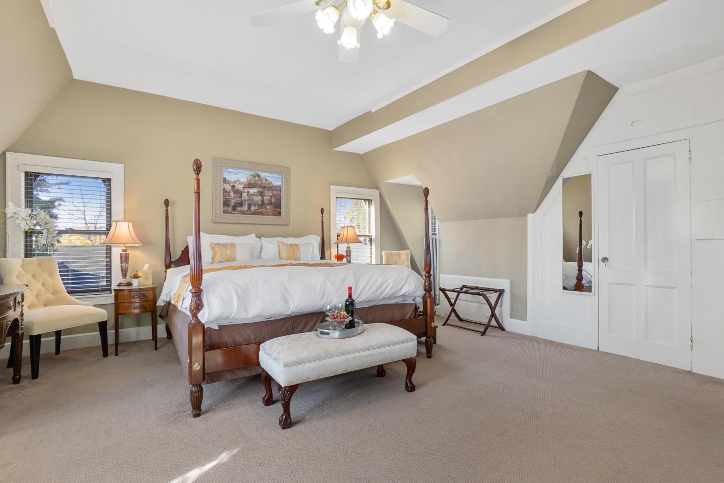 Luxury King Room - Photo 1
