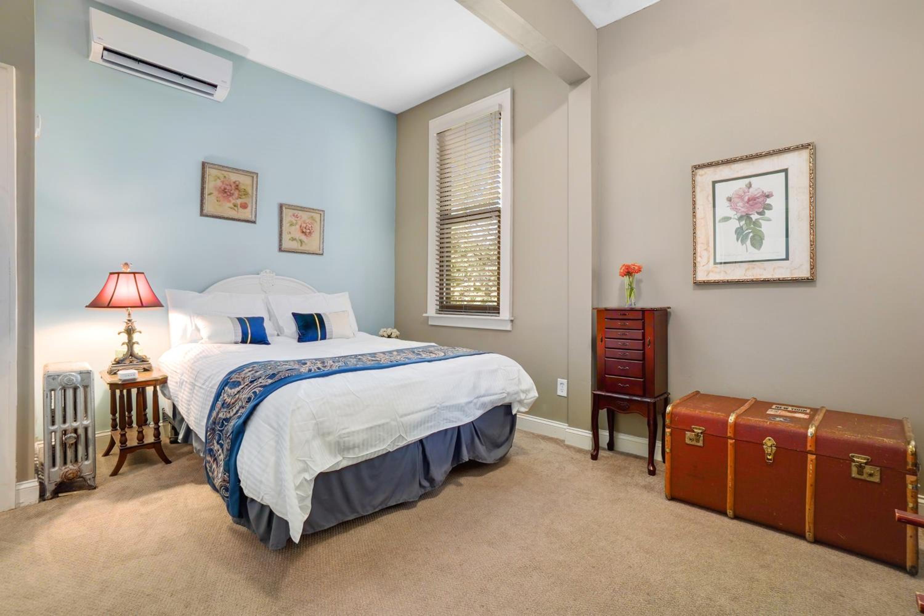 Classic Queen Room - Photo 1