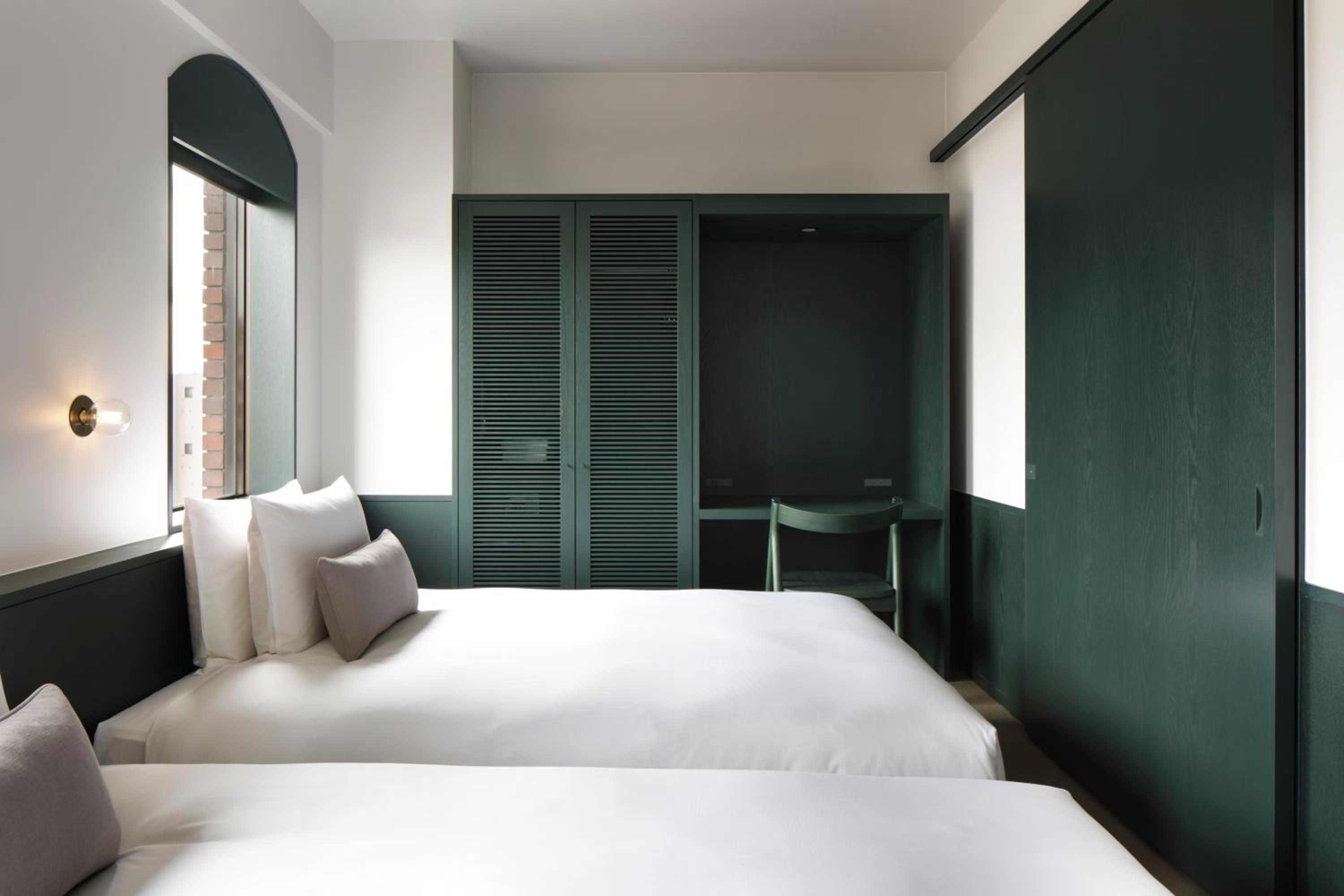 Superior Twin Room thumbnail 6