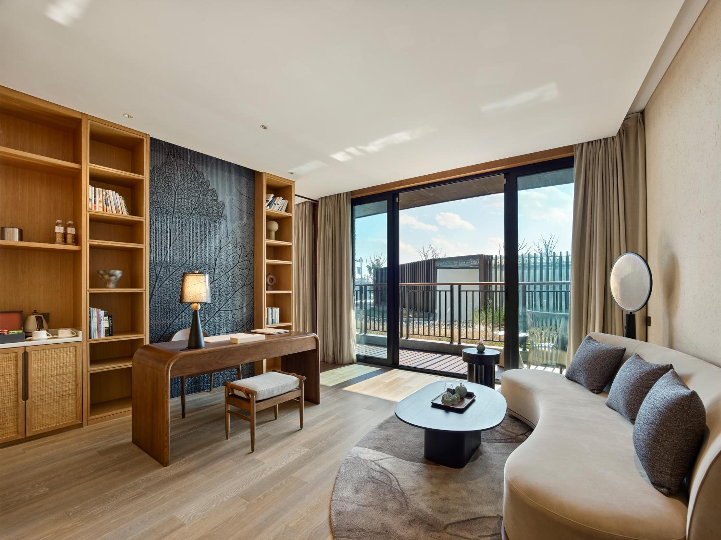 Suite - Photo 1