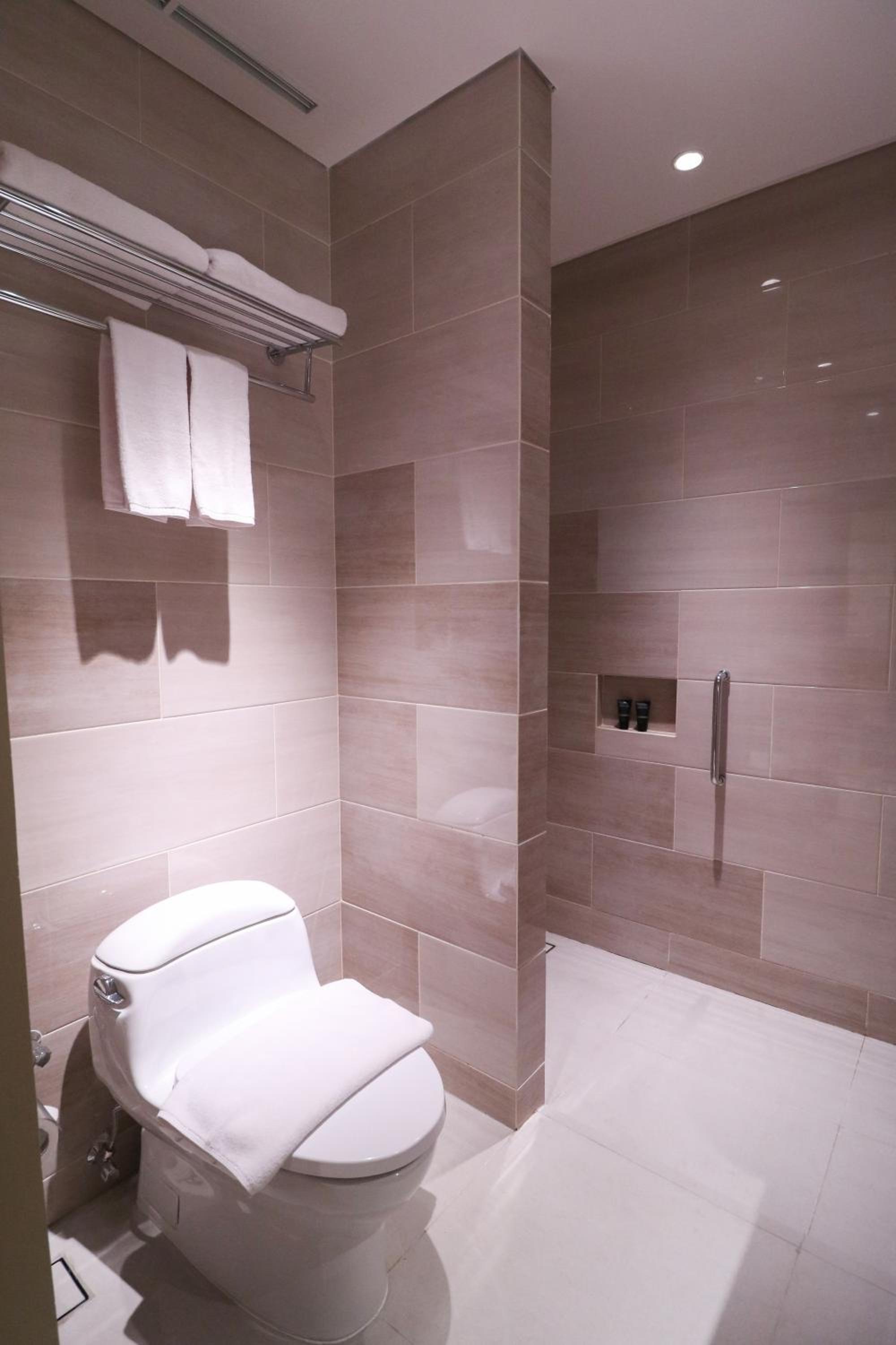 Deluxe King Room - Photo 2