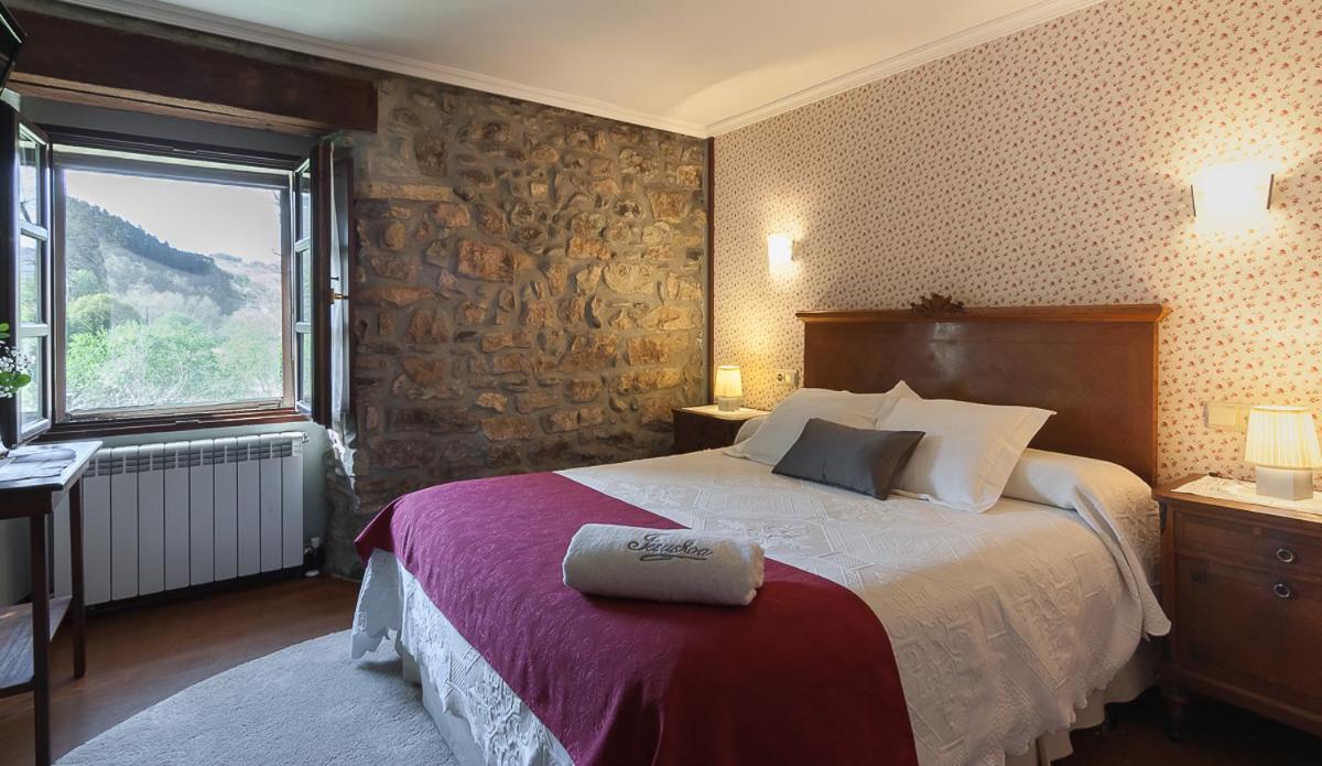 Single Room with Private Bathroom photo 2