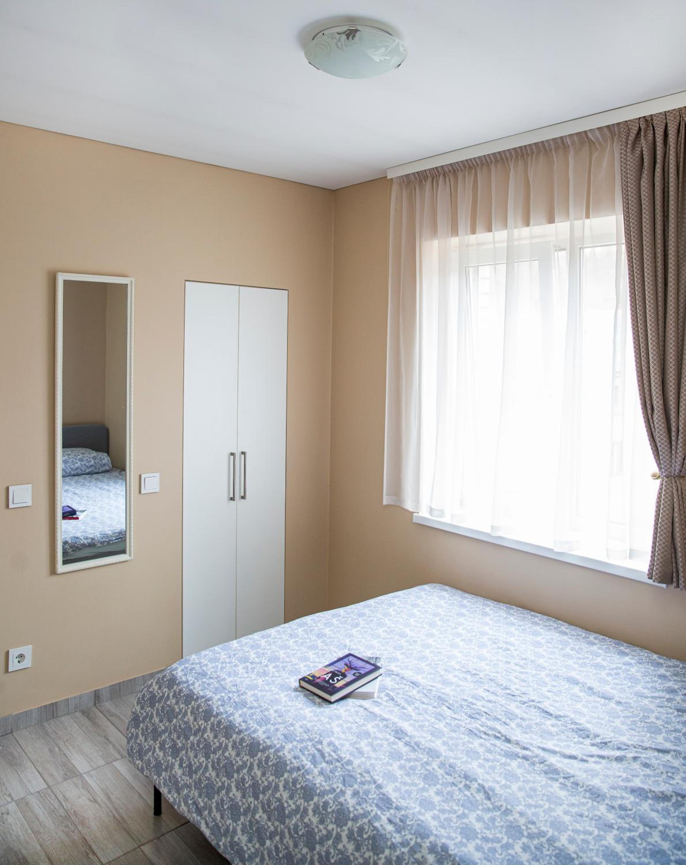 One-Bedroom Apartment - Photo 8