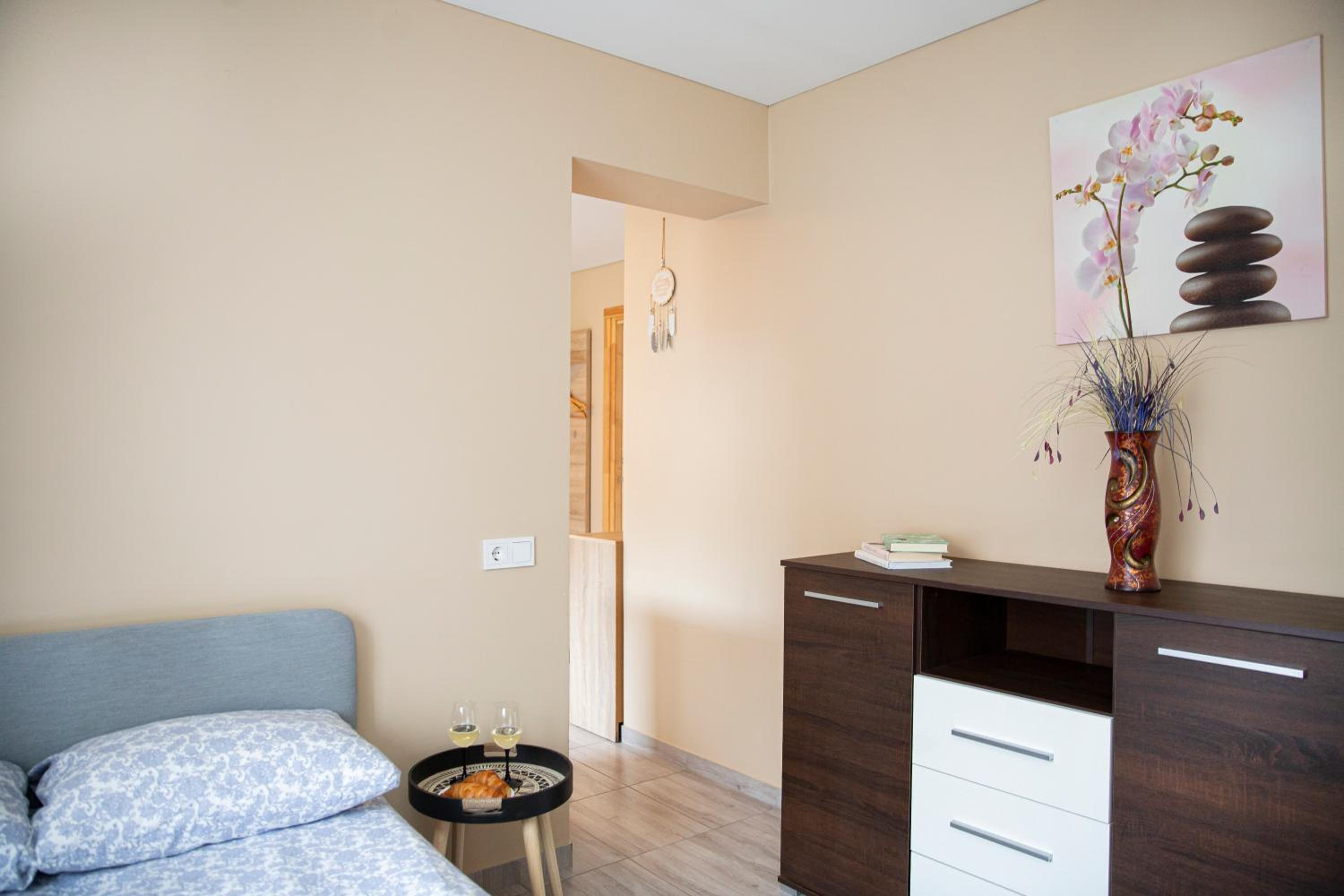 One-Bedroom Apartment - Photo 10