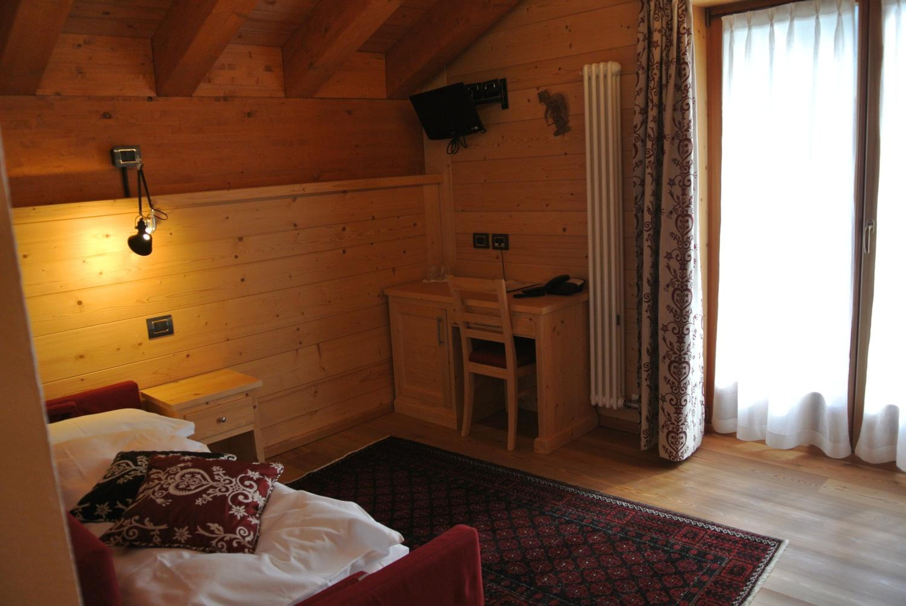 Deluxe Twin Room with Mountain View photo 2