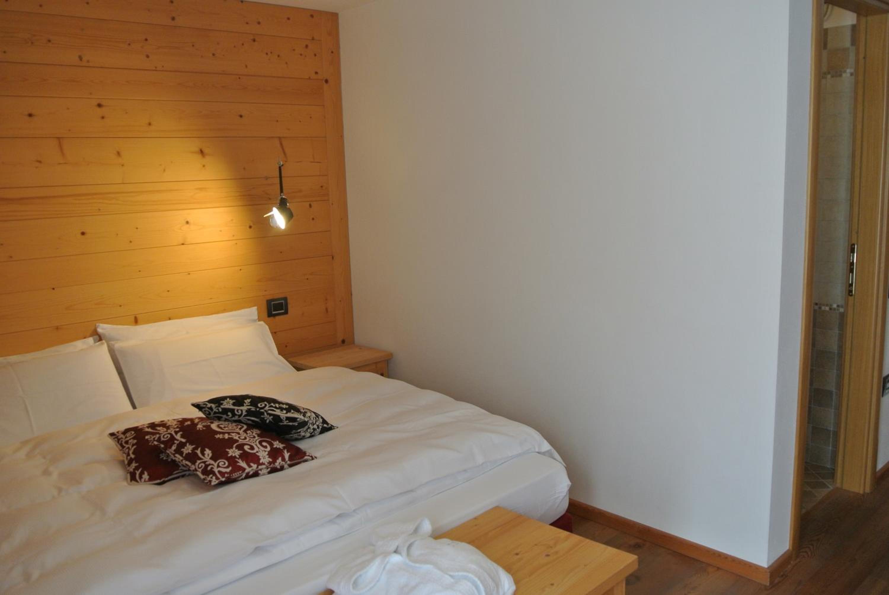 Deluxe Double or Twin Room with Mountain View photo 3