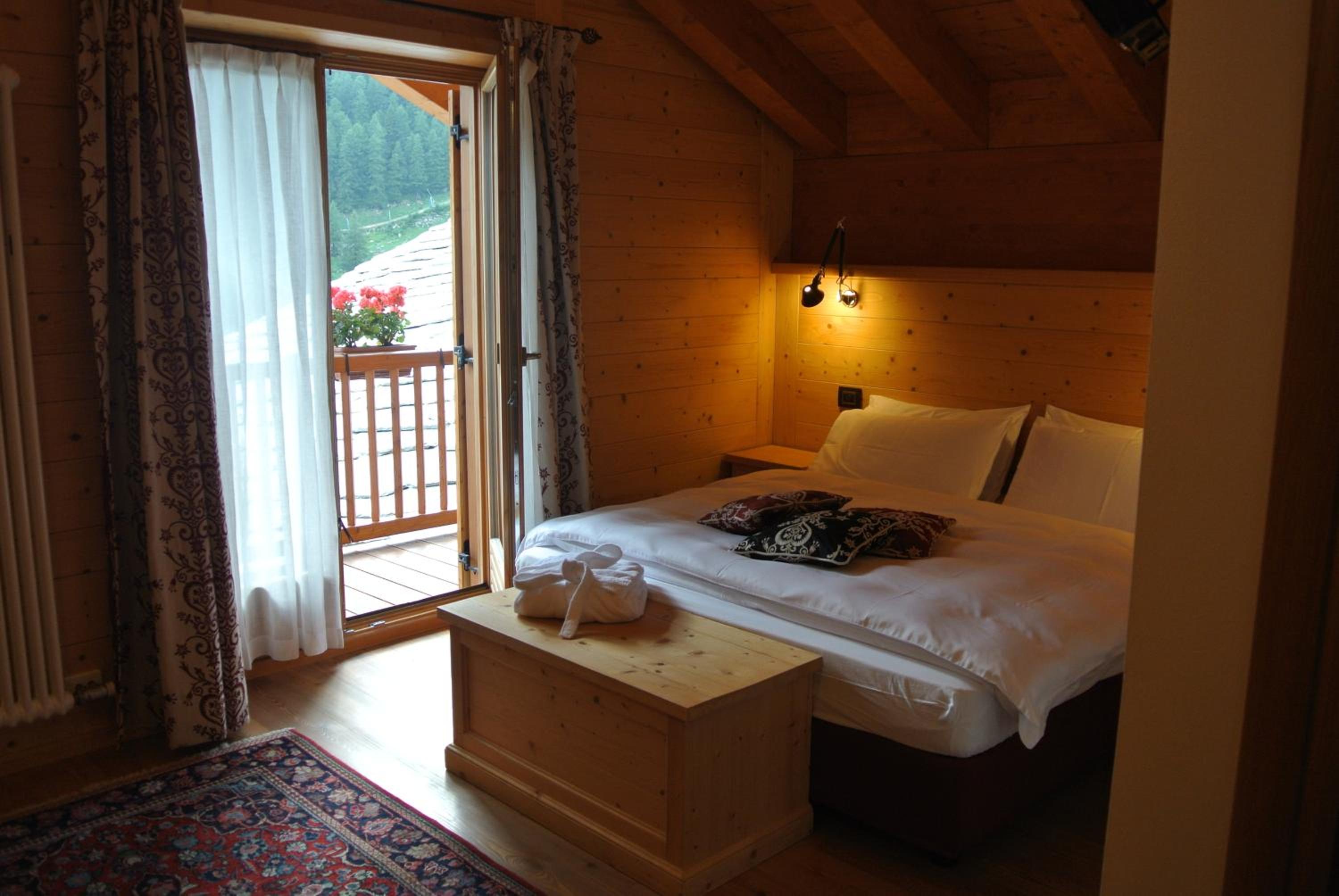 Deluxe Double or Twin Room with Mountain View photo 2