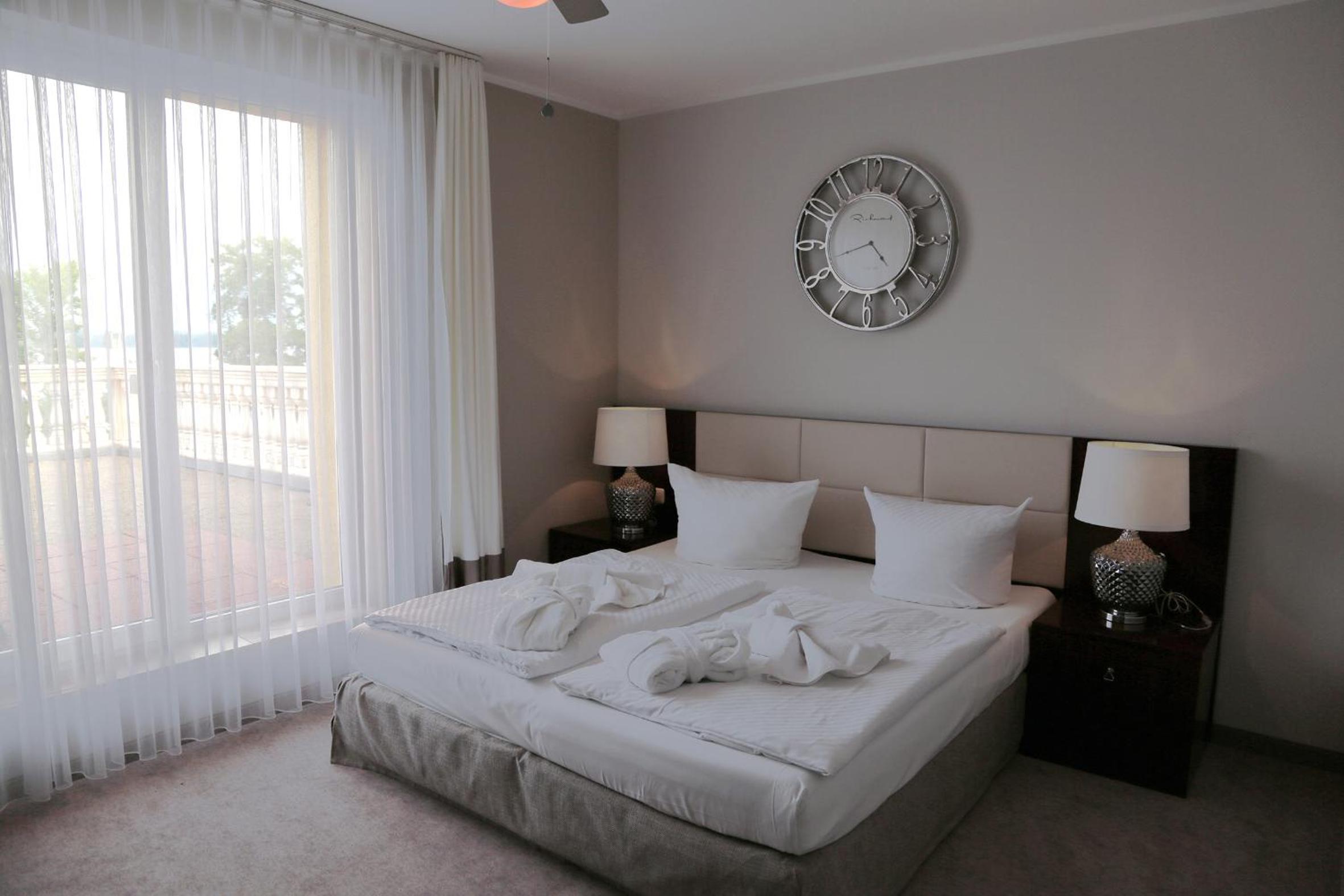 Double Room with Terrace and Lake View photo 2