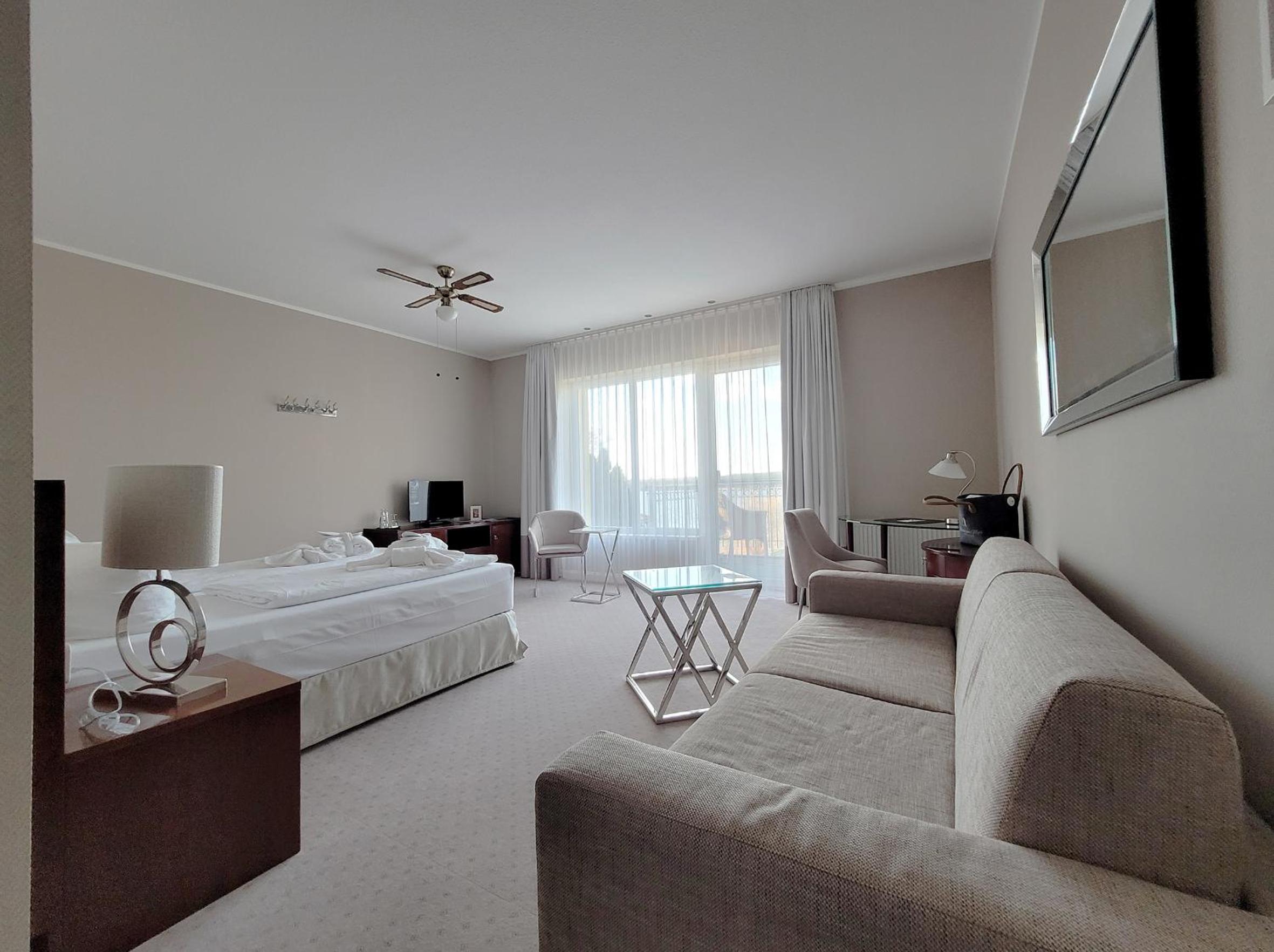 Junior Suite with Balcony photo 3
