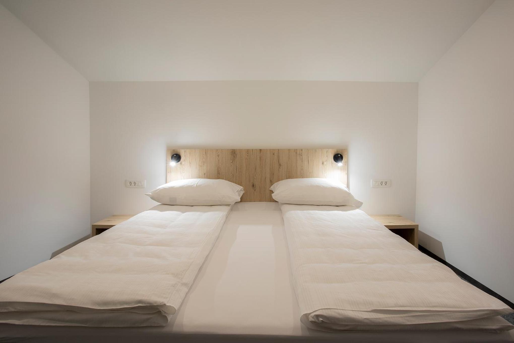 Quadruple Room with Private Bathroom photo 3
