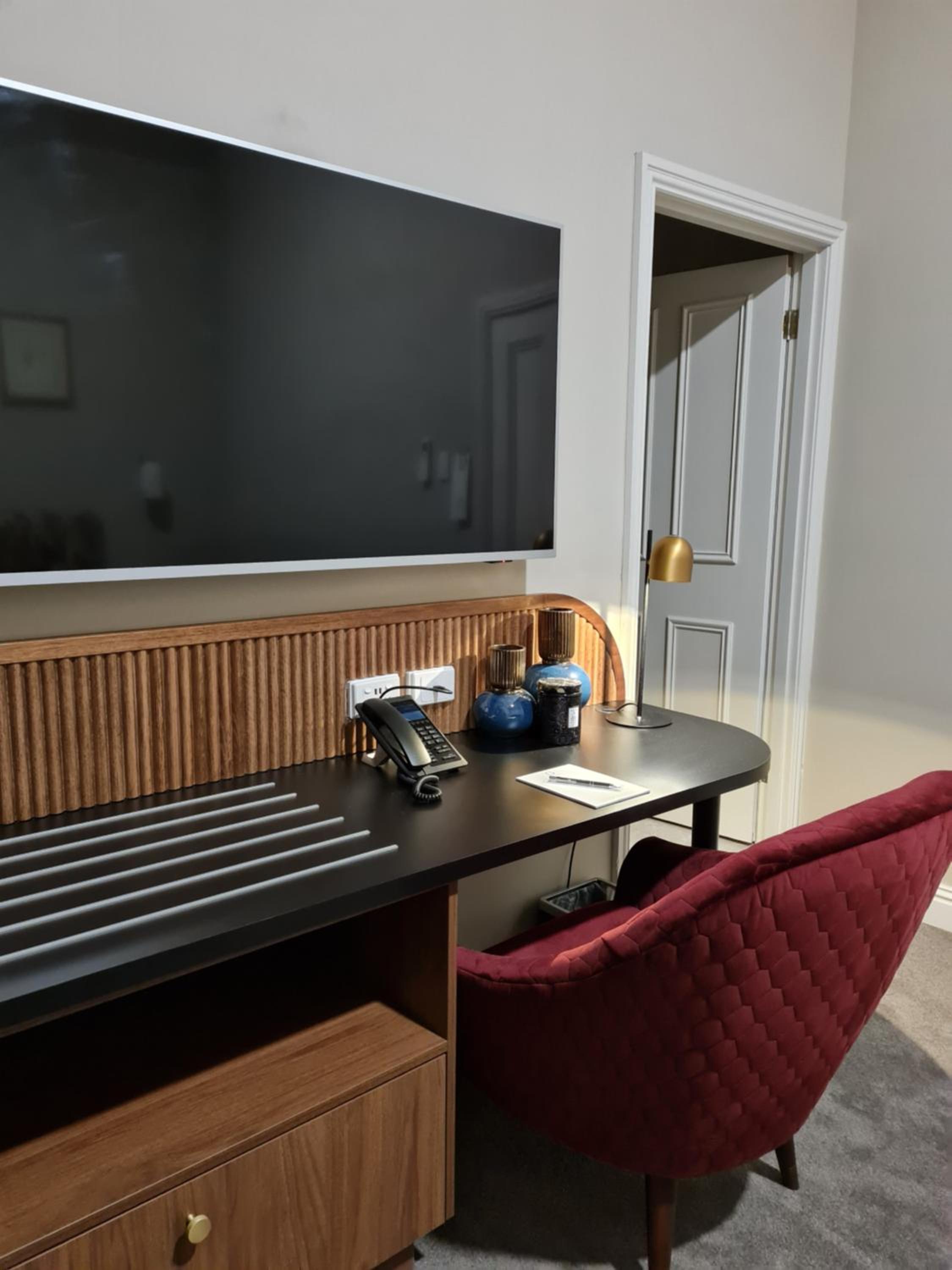 Small Double Room - Shoebox
