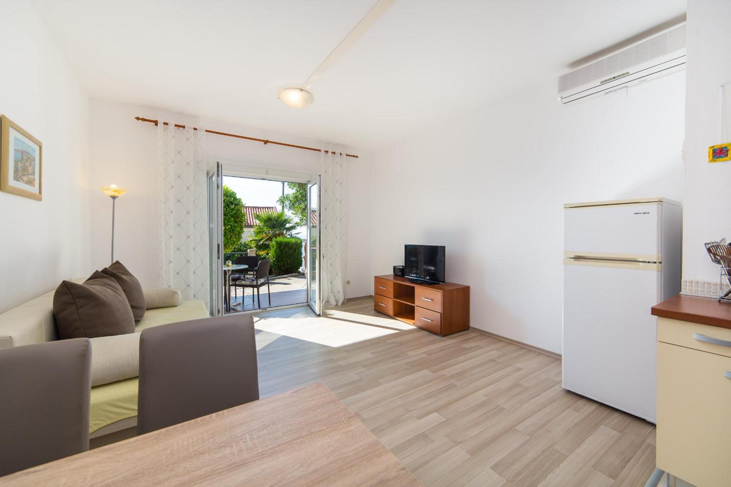 Apartment with Terrace photo 2