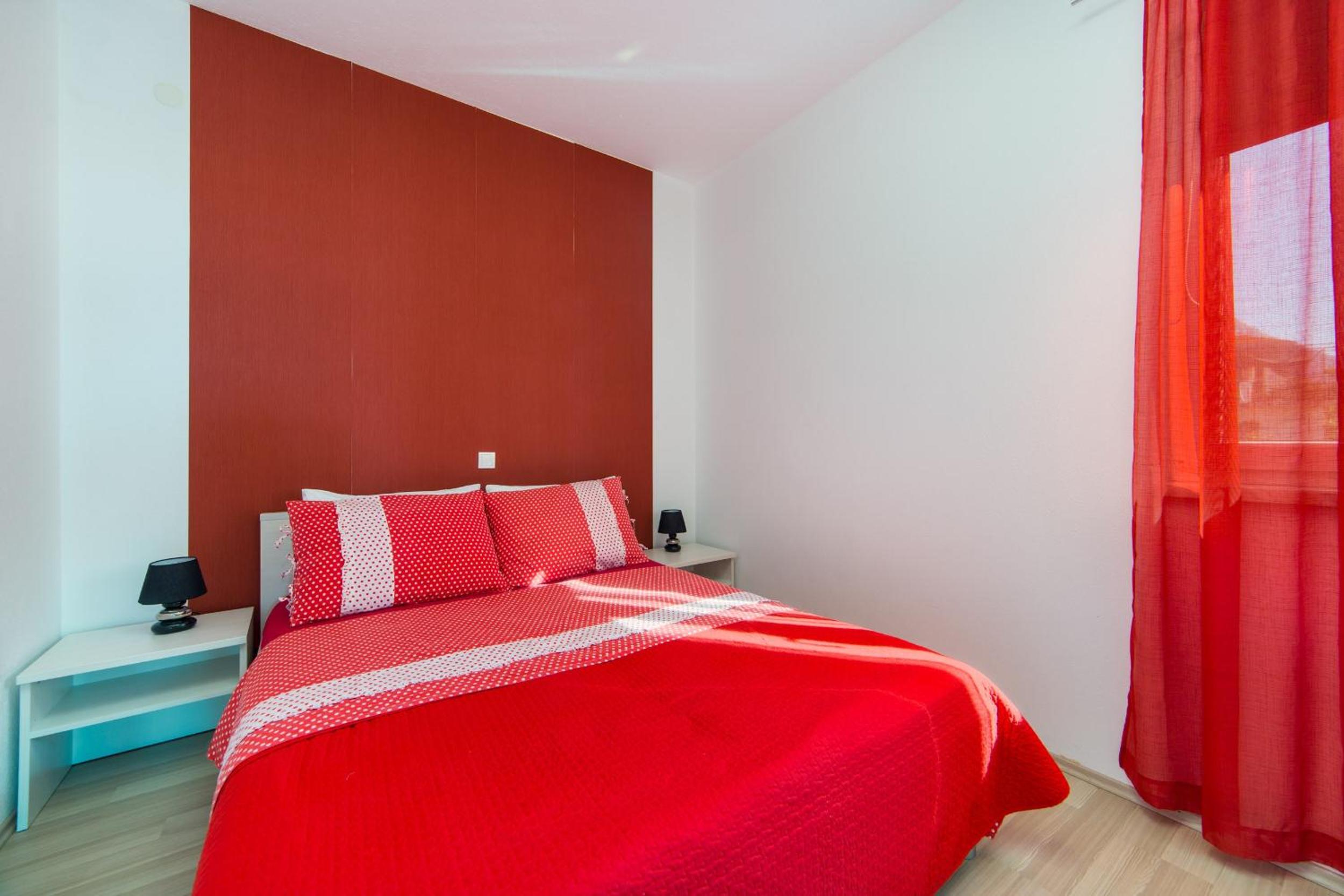 One Bedroom Apartment with Balcony photo 2