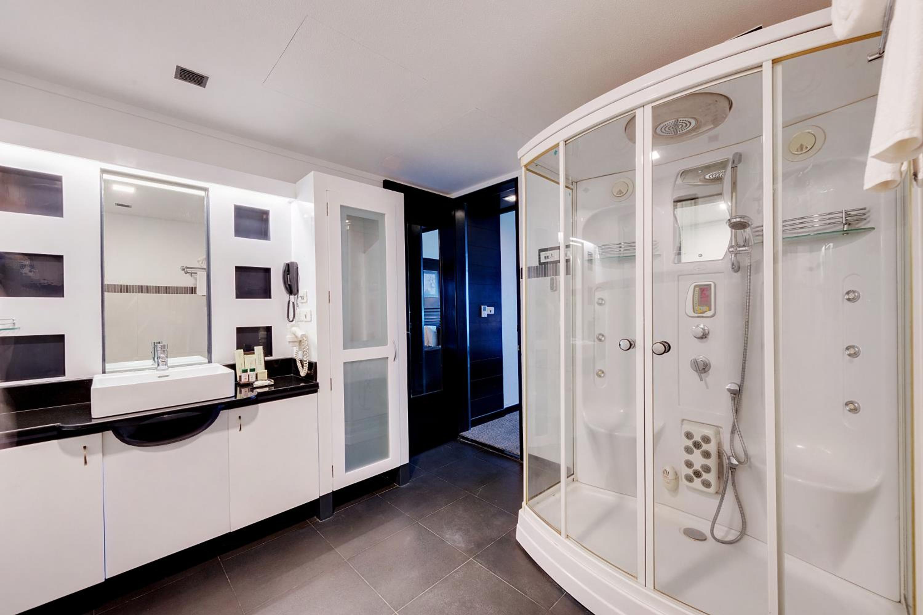 Hazel Suite, 1 King Bed