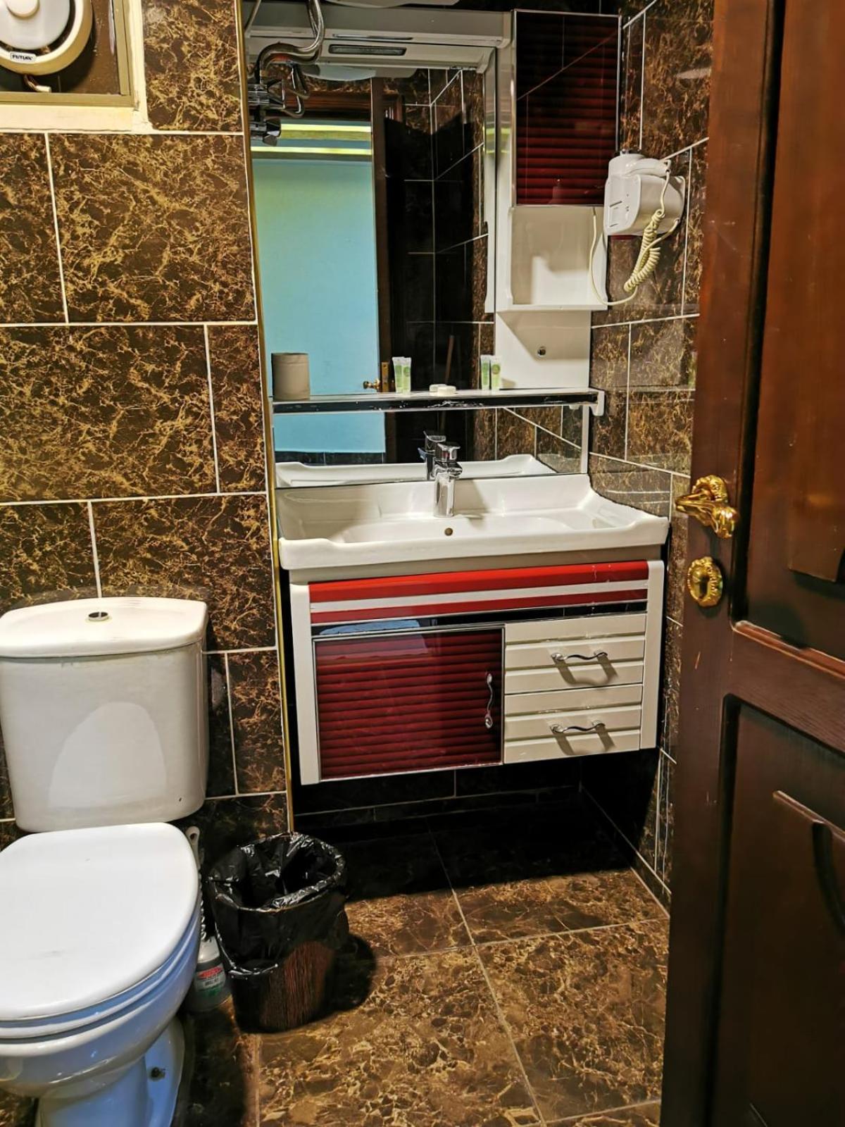 Suite - Photo 22