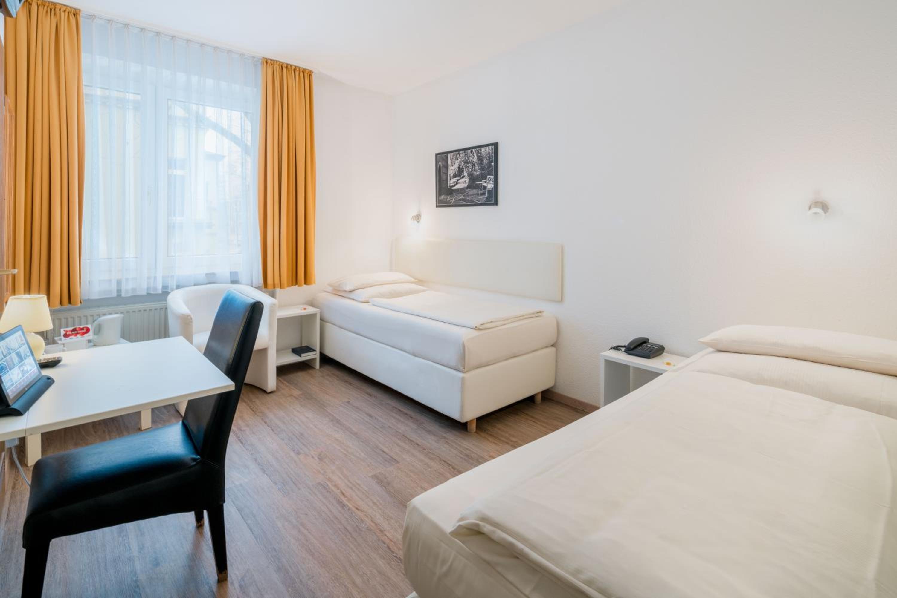 Standard Double Room - Photo 4