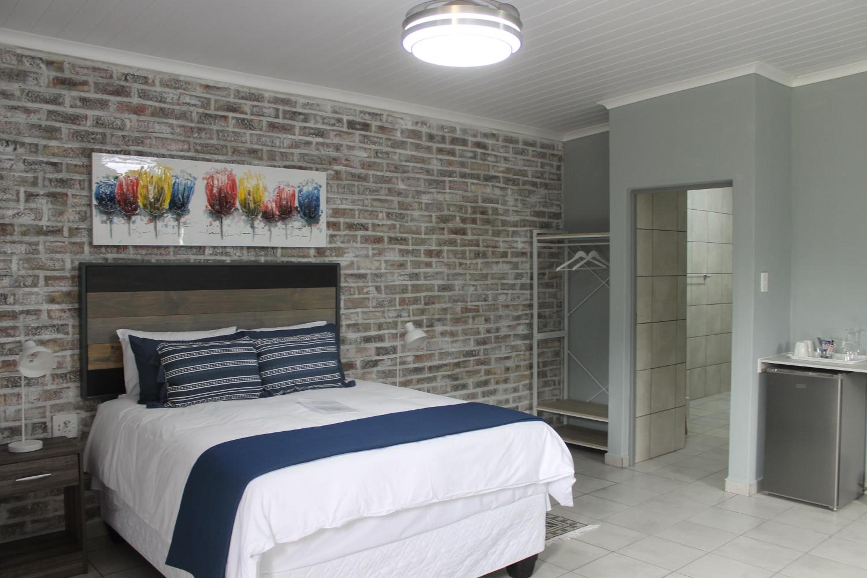 Comfort Queen Room photo 1