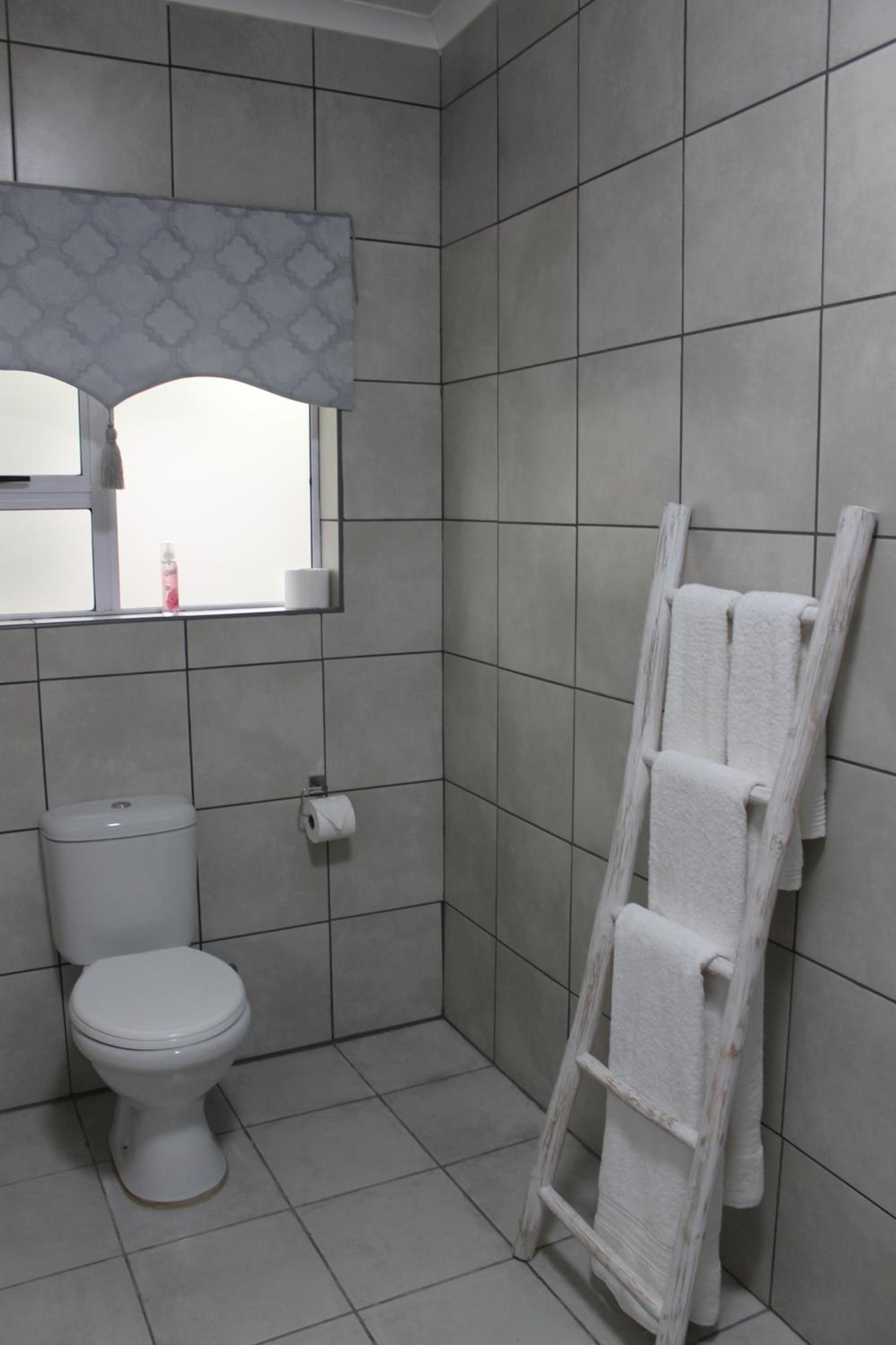 Comfort Queen Room - Photo 5