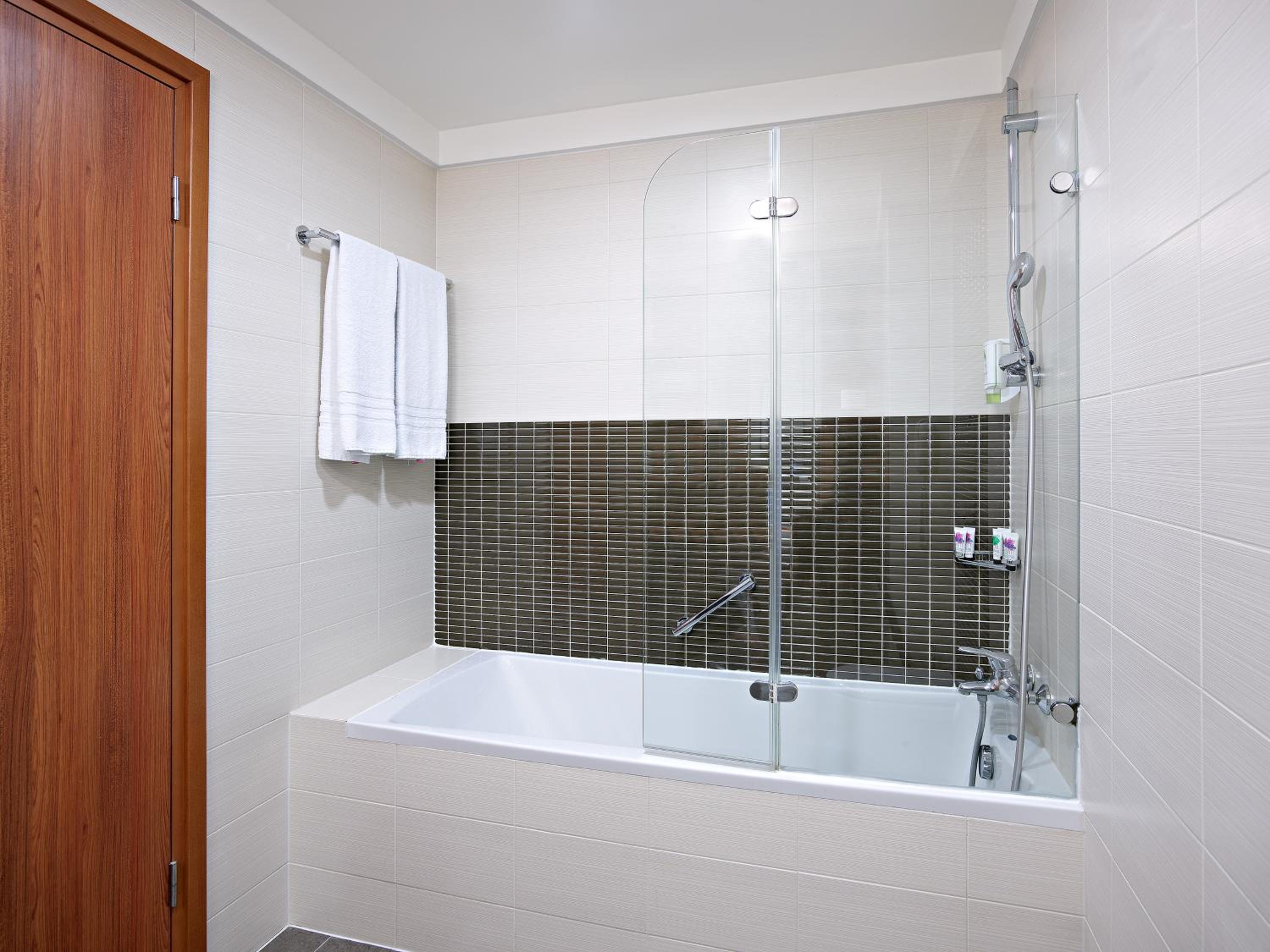 Executive Suite - Photo 3