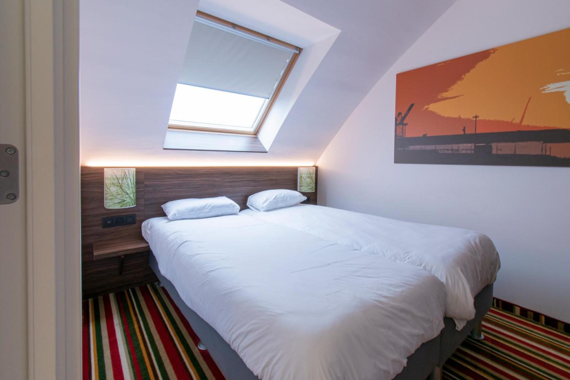 Family Suite with Balcony - Photo 7
