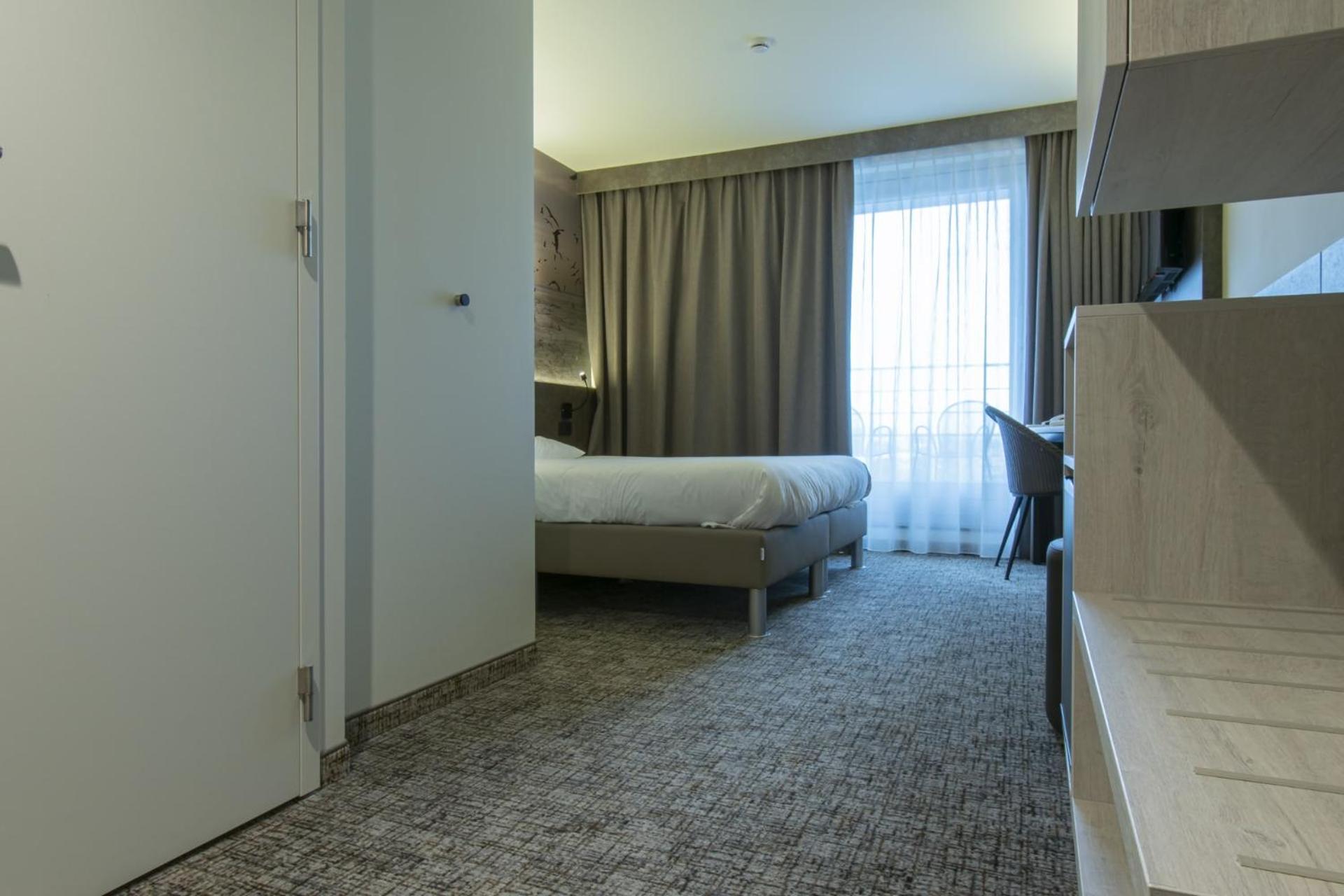 Superior Double Room with Balcony - Photo 5