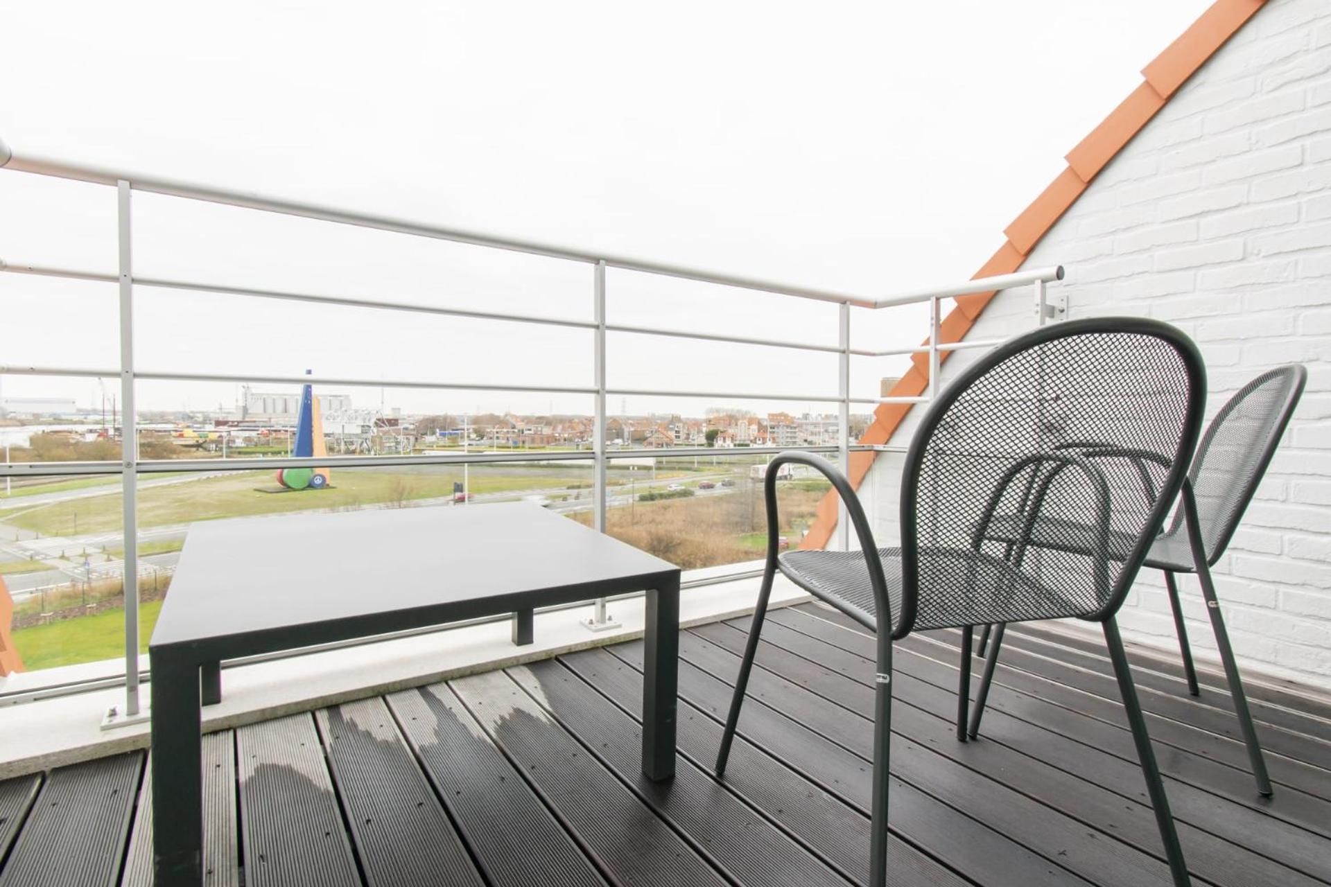 Superior Double Room with Balcony - Photo 8