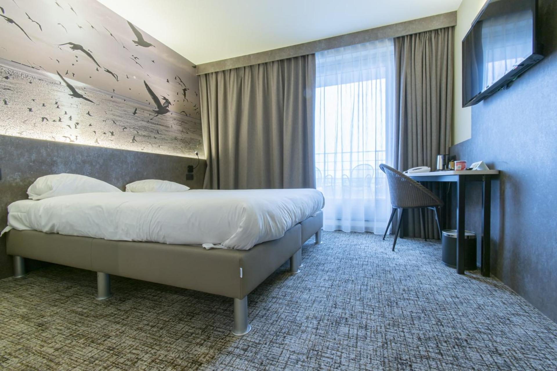 Superior Double Room with Balcony - Photo 4