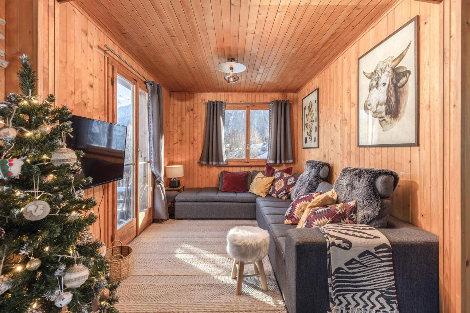 Three-Bedroom House photo 1