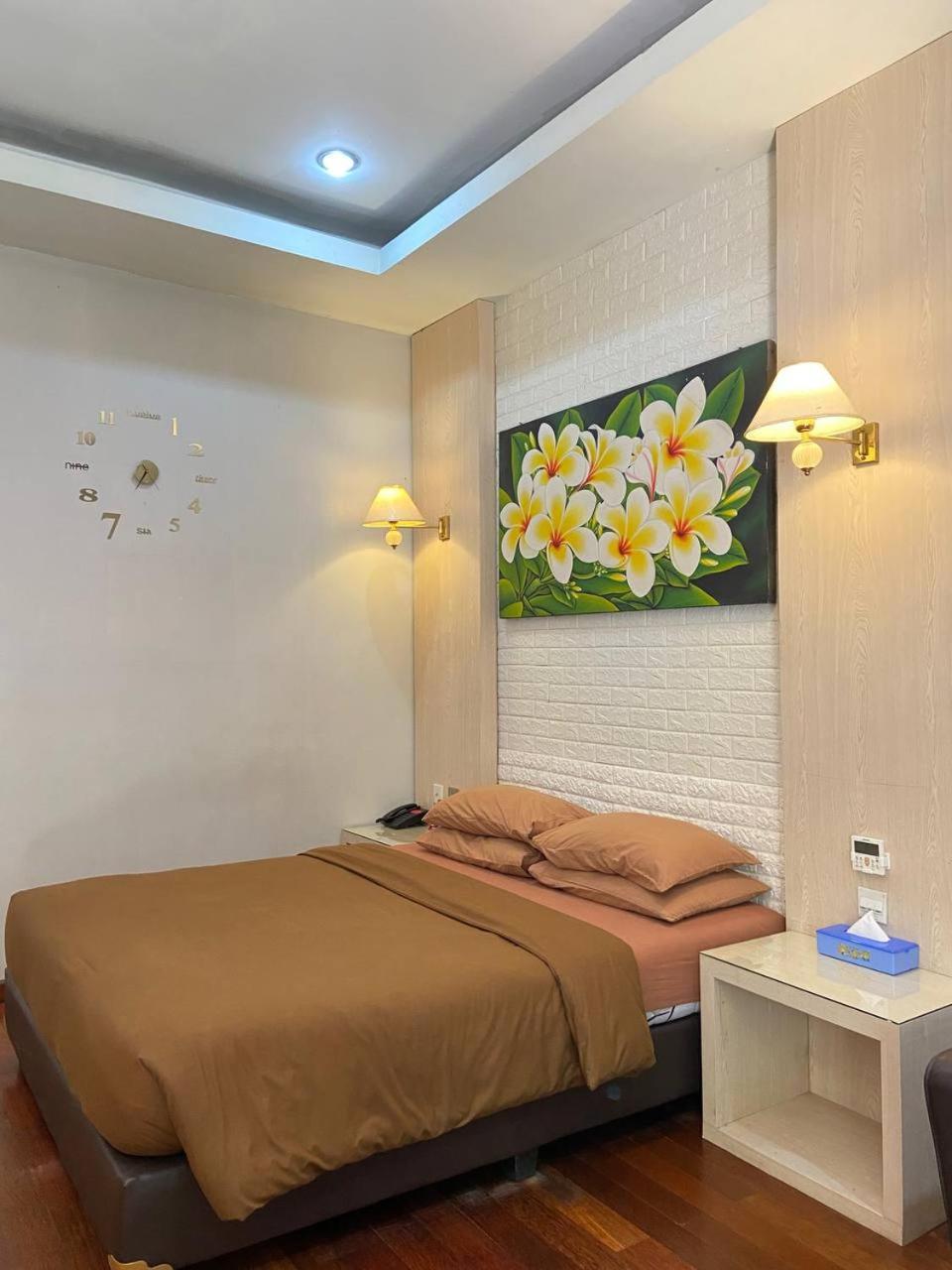 Deluxe King Room - Photo 1