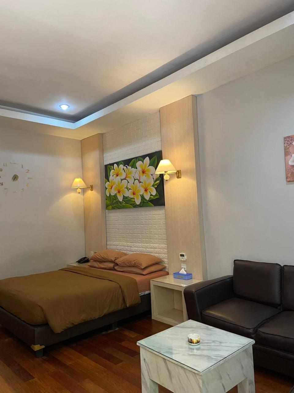 Deluxe King Room - Photo 2