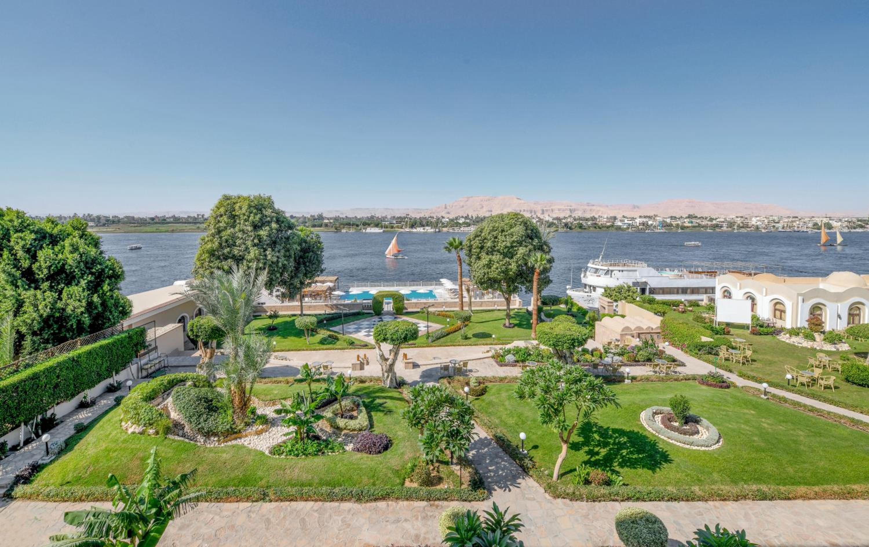 Superior Queen or Twin Front Nile View - Photo 6