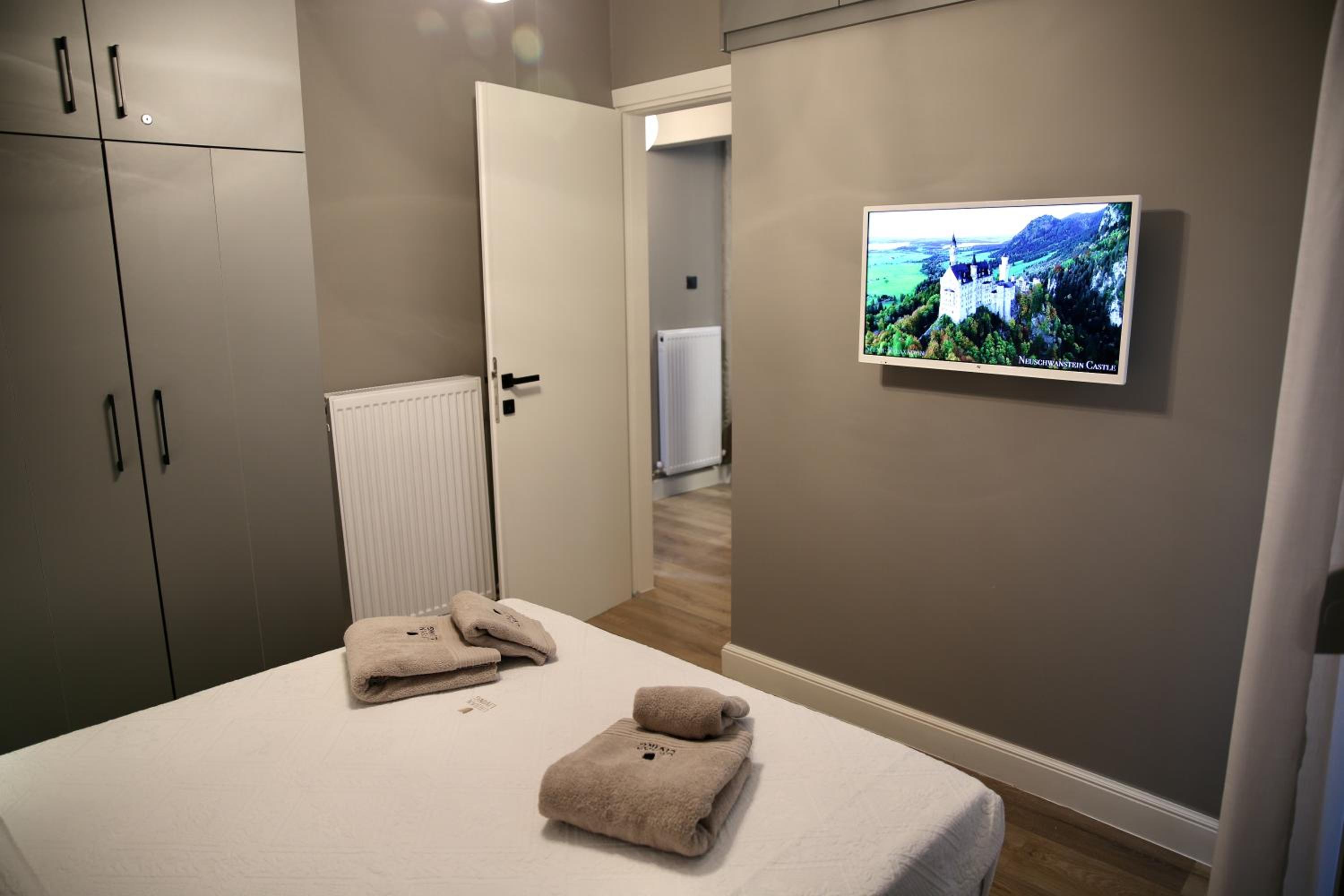 Two-Bedroom Apartment - Photo 31