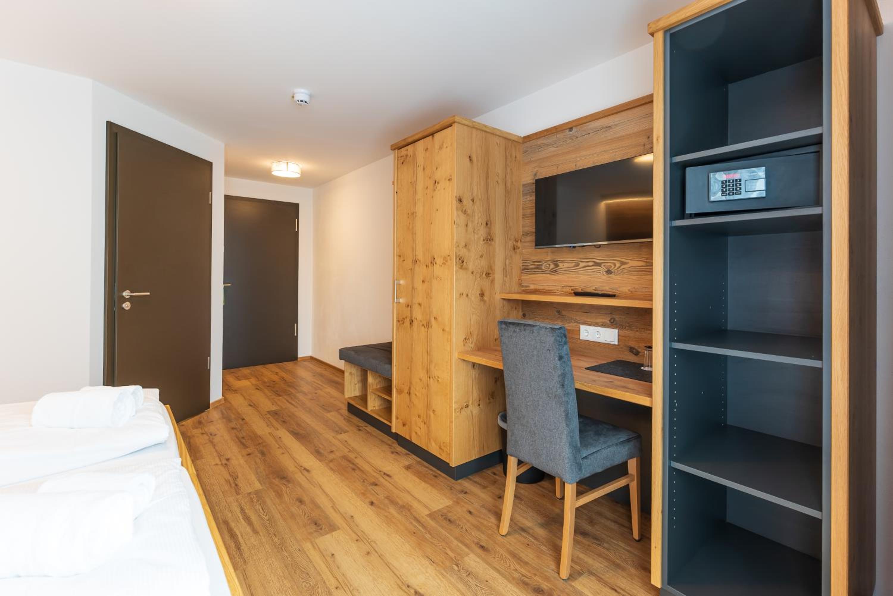 Standard Double Room - Photo 4