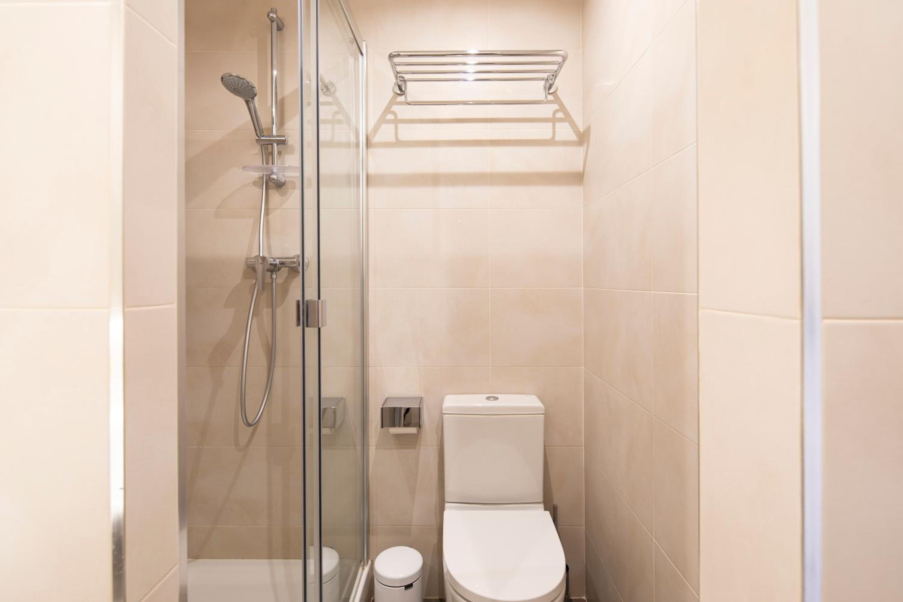 One-Bedroom Apartment with City View photo 2