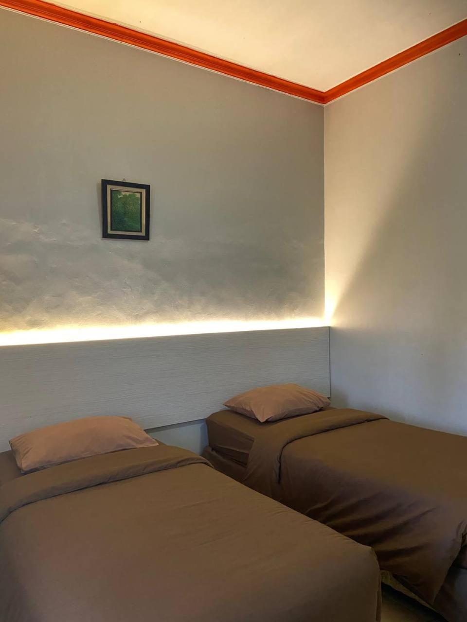 Standard Twin Room - Photo 6