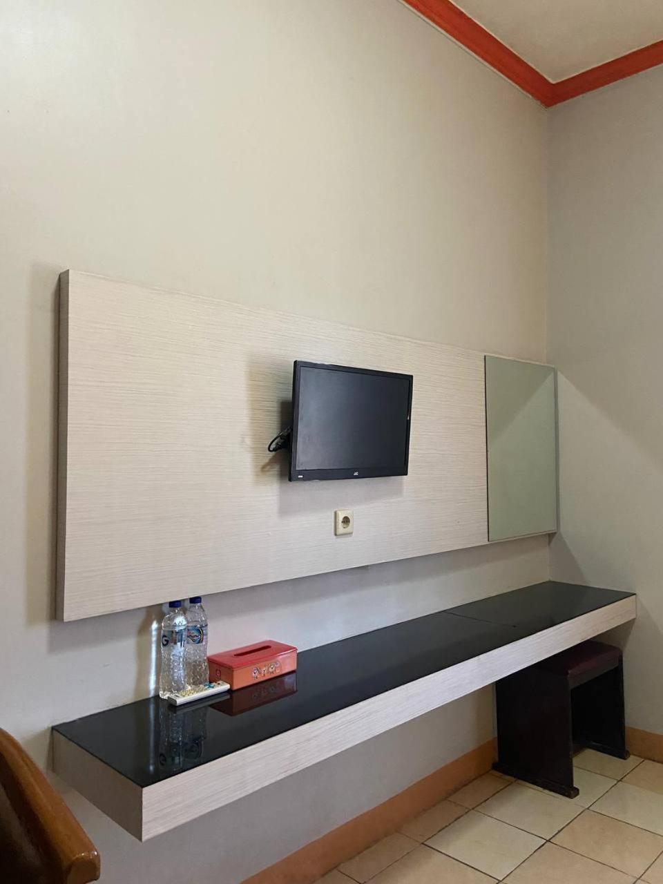 Standard Twin Room - Photo 7