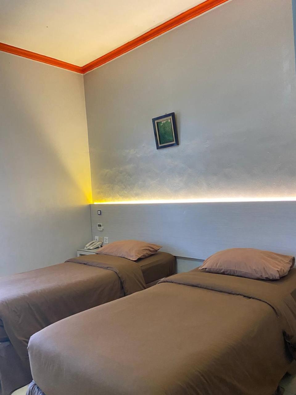 Standard Twin Room - Photo 5
