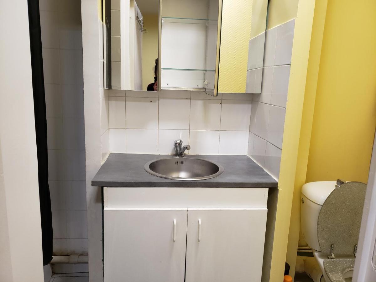 Standard Single Room with Shower photo 3