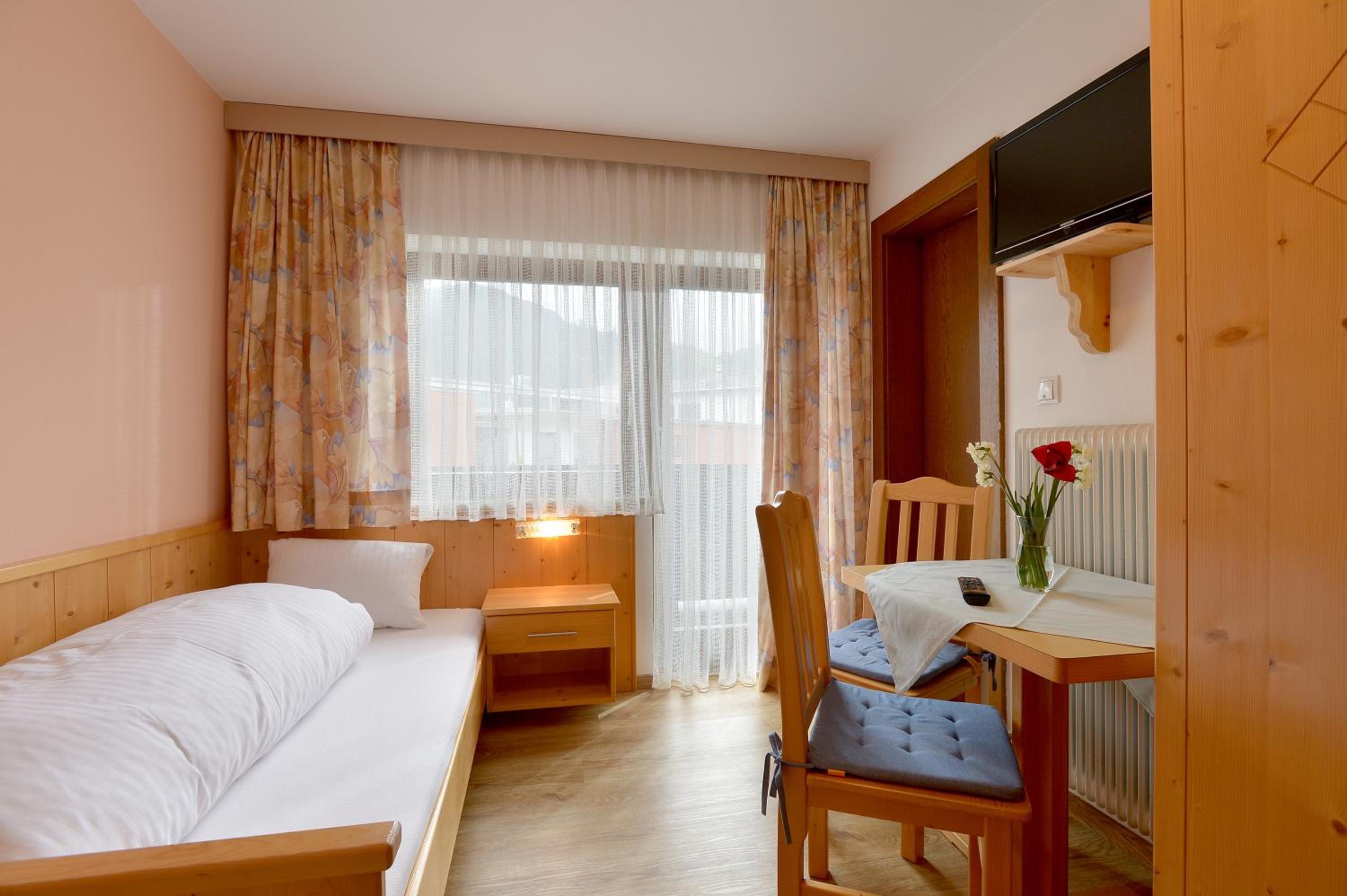Single Room with Balcony photo 1