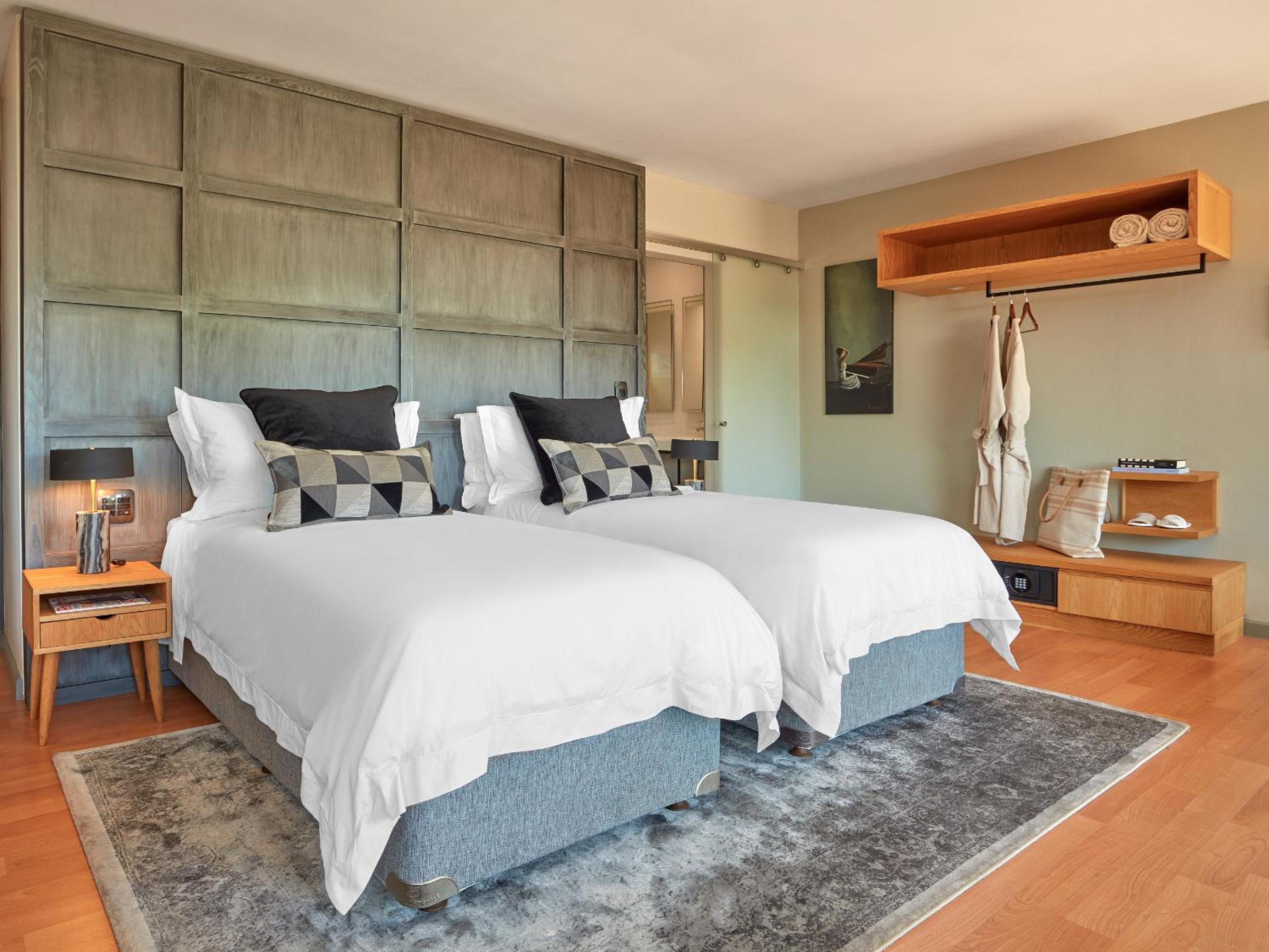 King Suite with Balcony photo 3