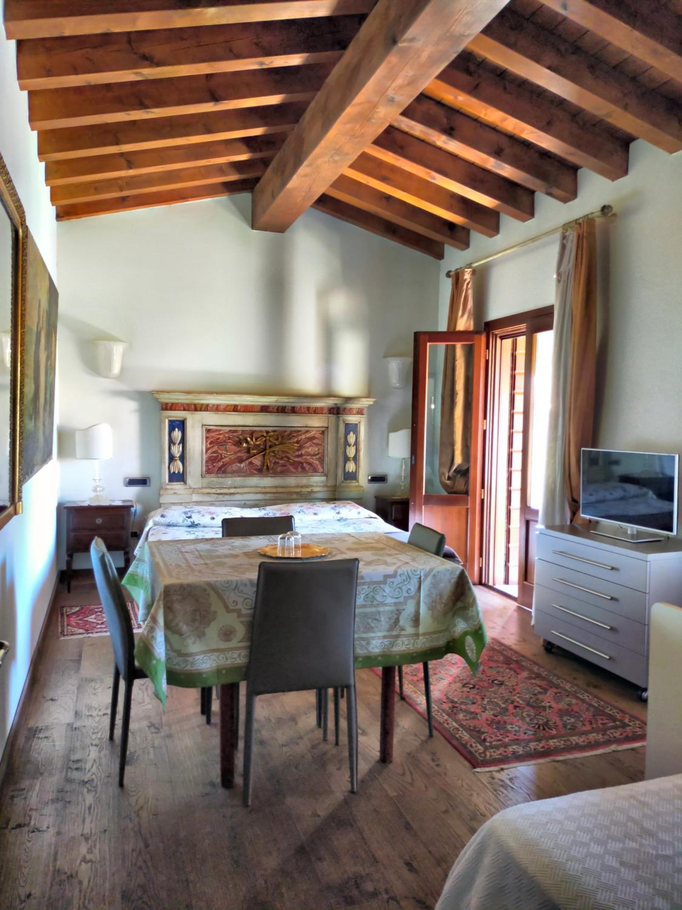 Quadruple Room with Private Bathroom photo 2