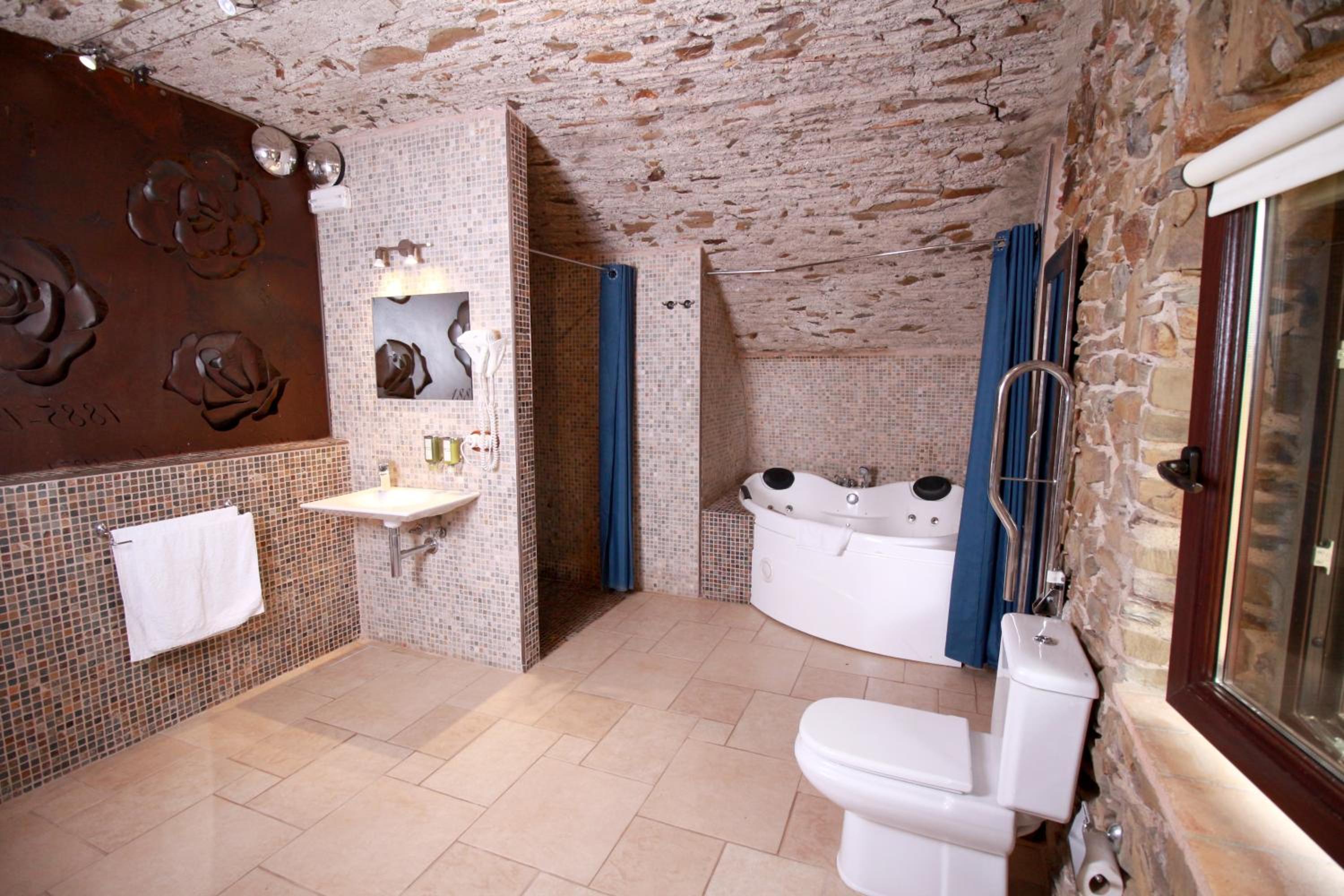 Seven-Bedroom House photo 2