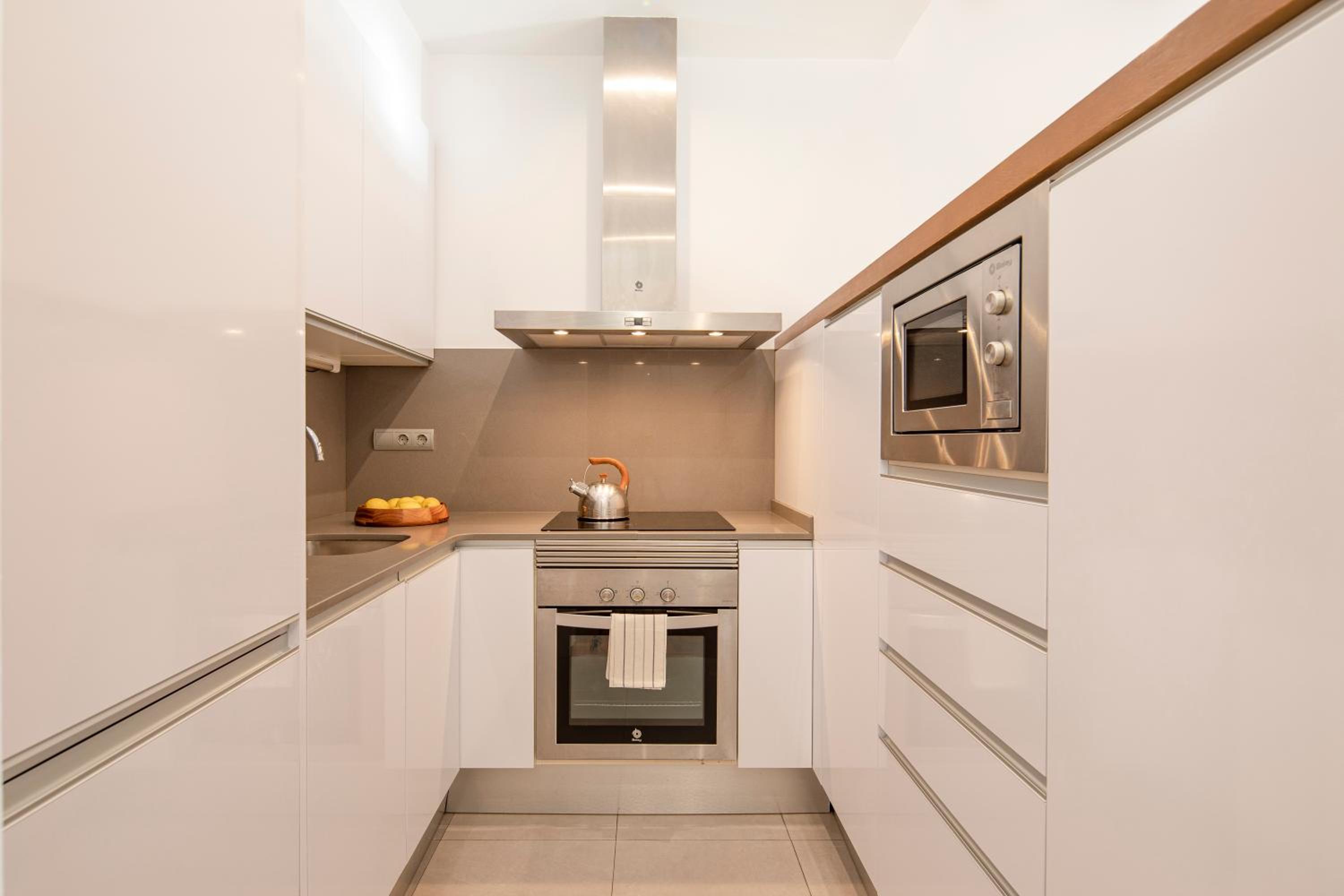 Three-Bedroom Apartment with Balcony photo 2