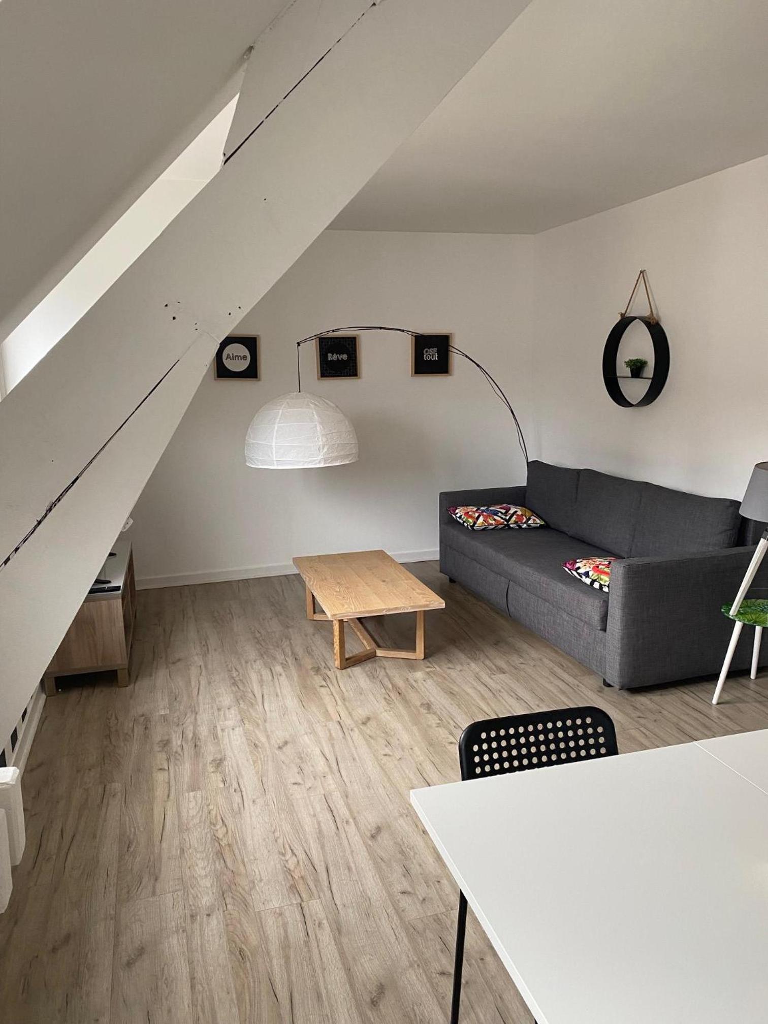 One-Bedroom Apartment photo 1