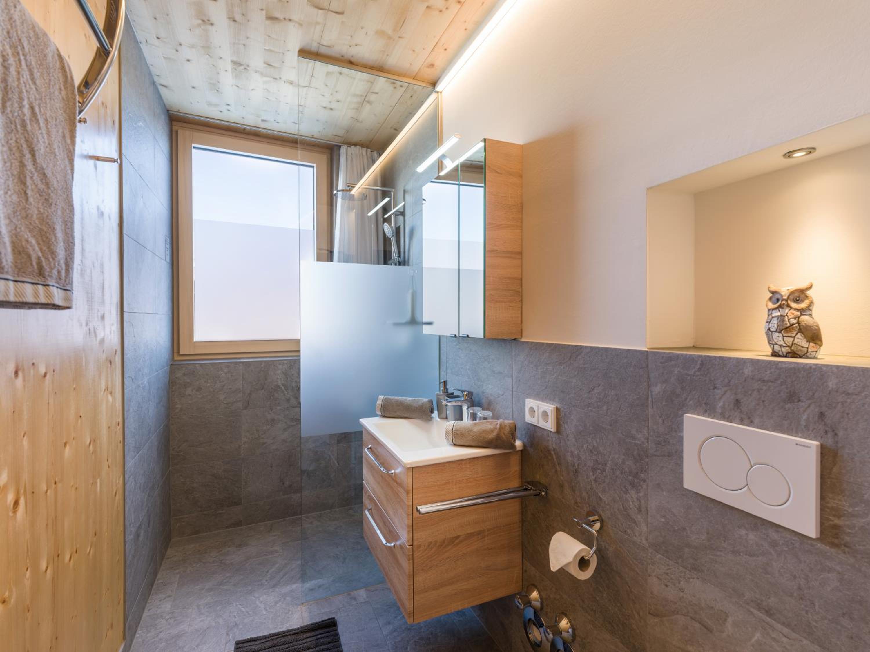 One-Bedroom Apartment - Photo 2