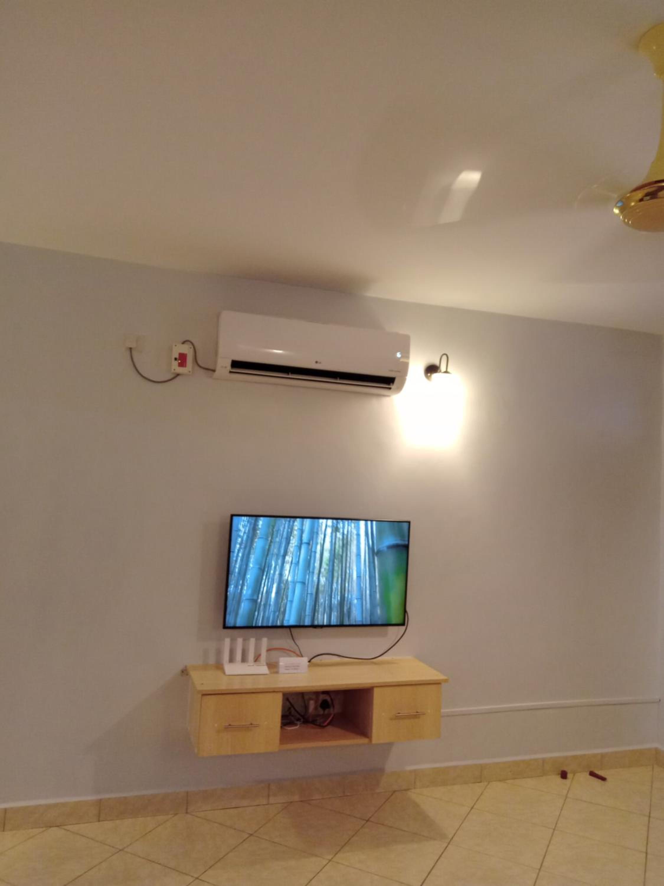 One-Bedroom Apartment - Photo 1
