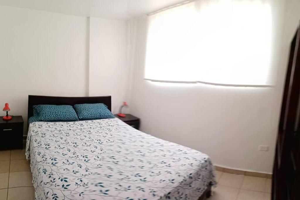 Five-Bedroom House photo 1